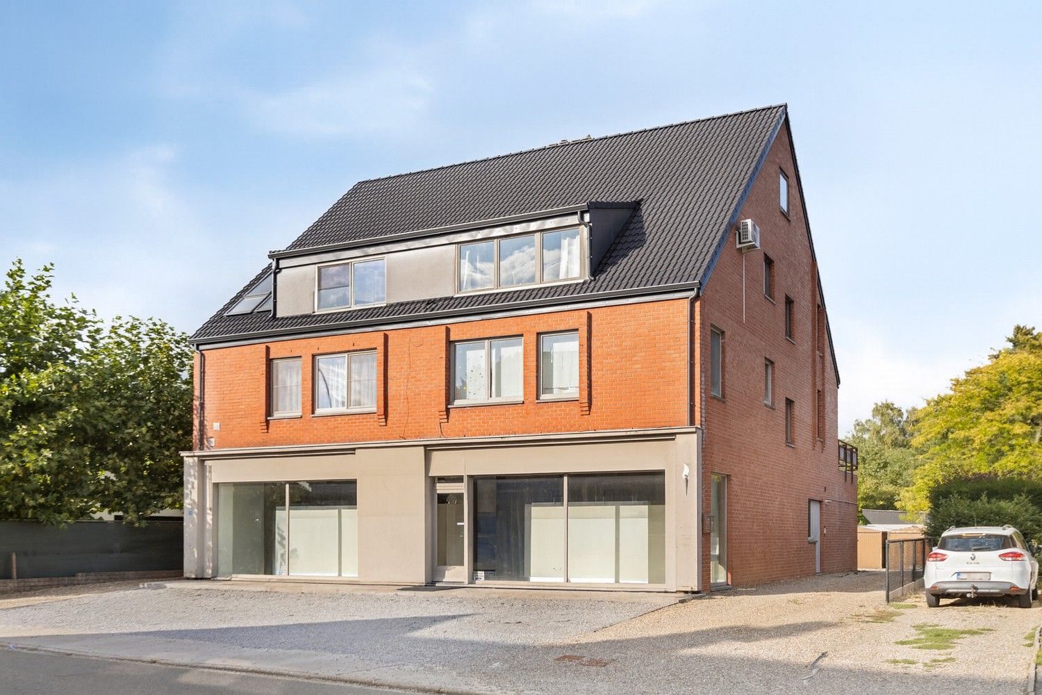Appartement met 2 slaapkamers én garagebox nabij centrum Lanaken foto {{pictureIndex}}