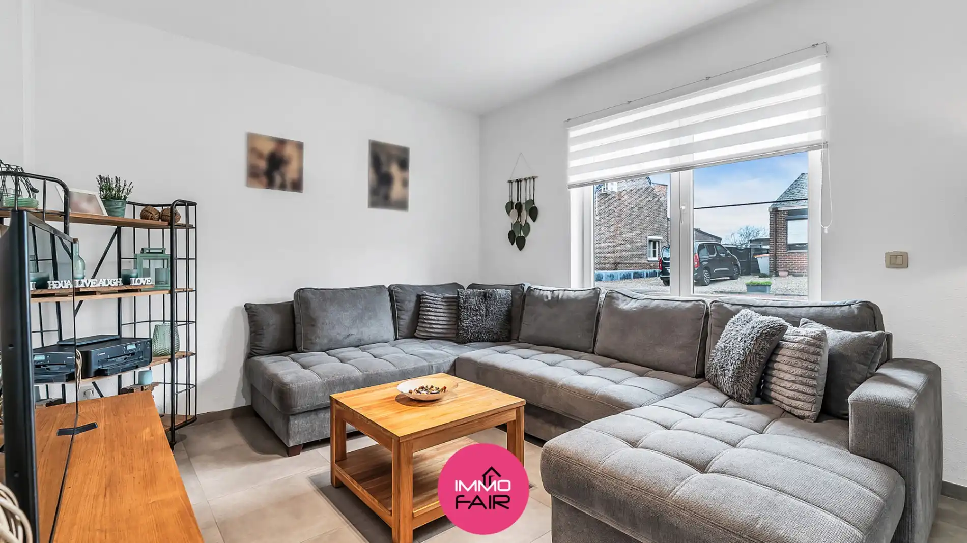 Knusse, betaalbare woning met dubbele garage in het geliefde Leut! foto 5