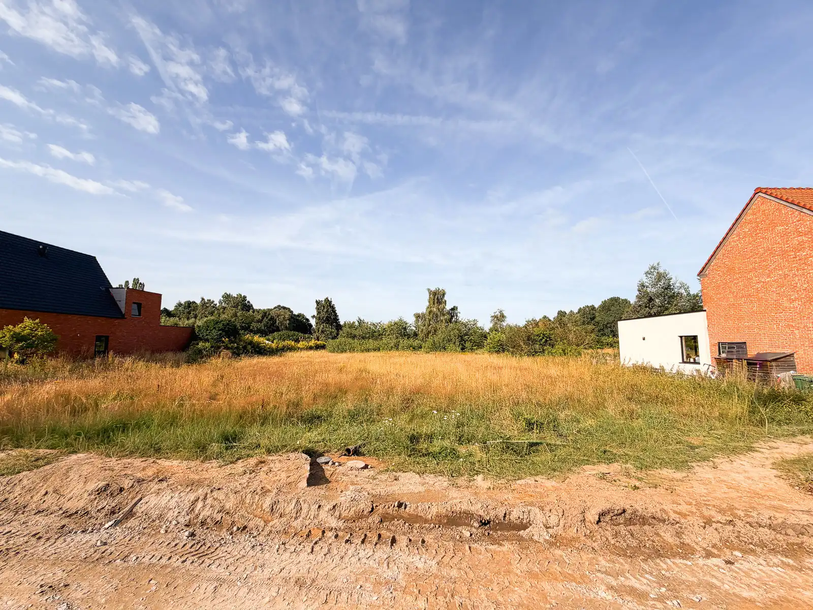 Ruim perceel in een rustige en groene omgeving foto 6