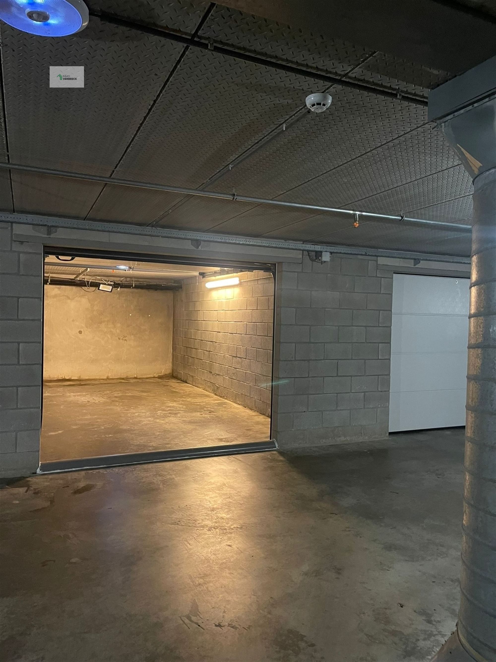 Instapklaar één slaapkamer appartement met afgesloten garage foto 19
