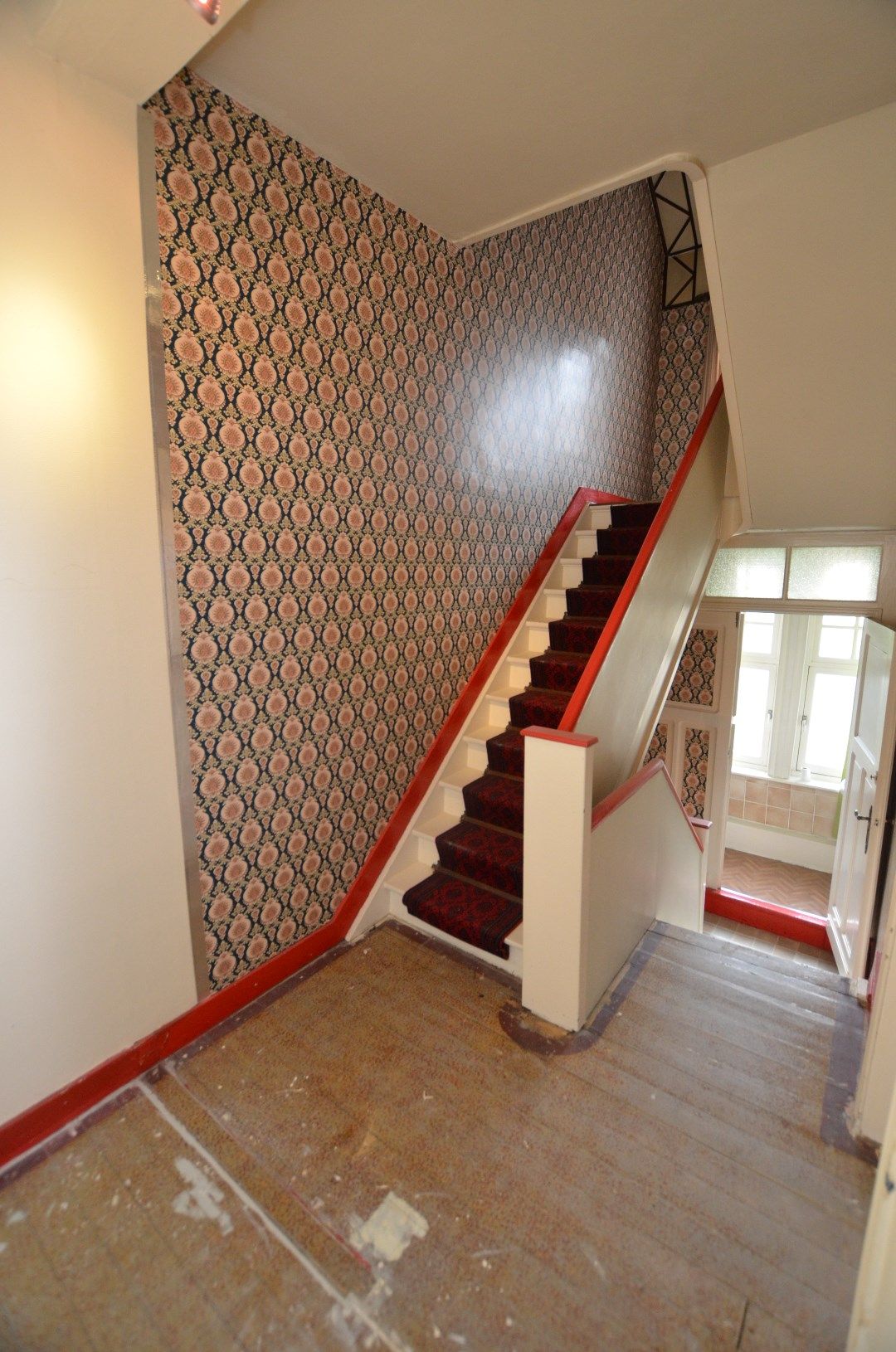 Te renoveren karaktervolle ruime woning met zonnige tuin foto 7