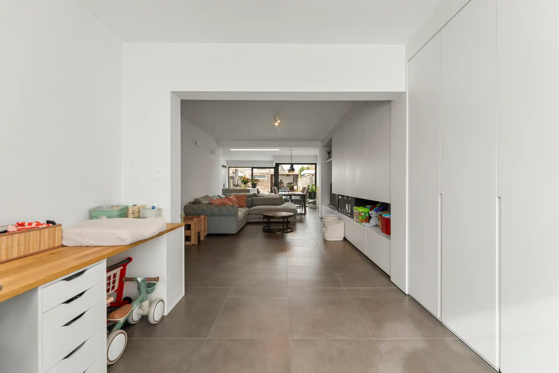 Gerenoveerde woning met 4 slaapkamers en 2 badkamers foto 6