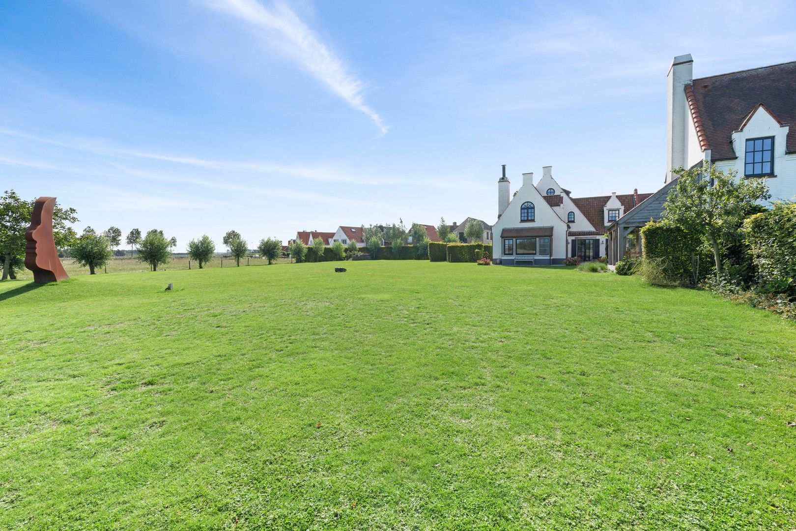 Hedendaagse villa gelegen op een terrein van 2.648m² genietend van open zicht over de Polders. foto 8