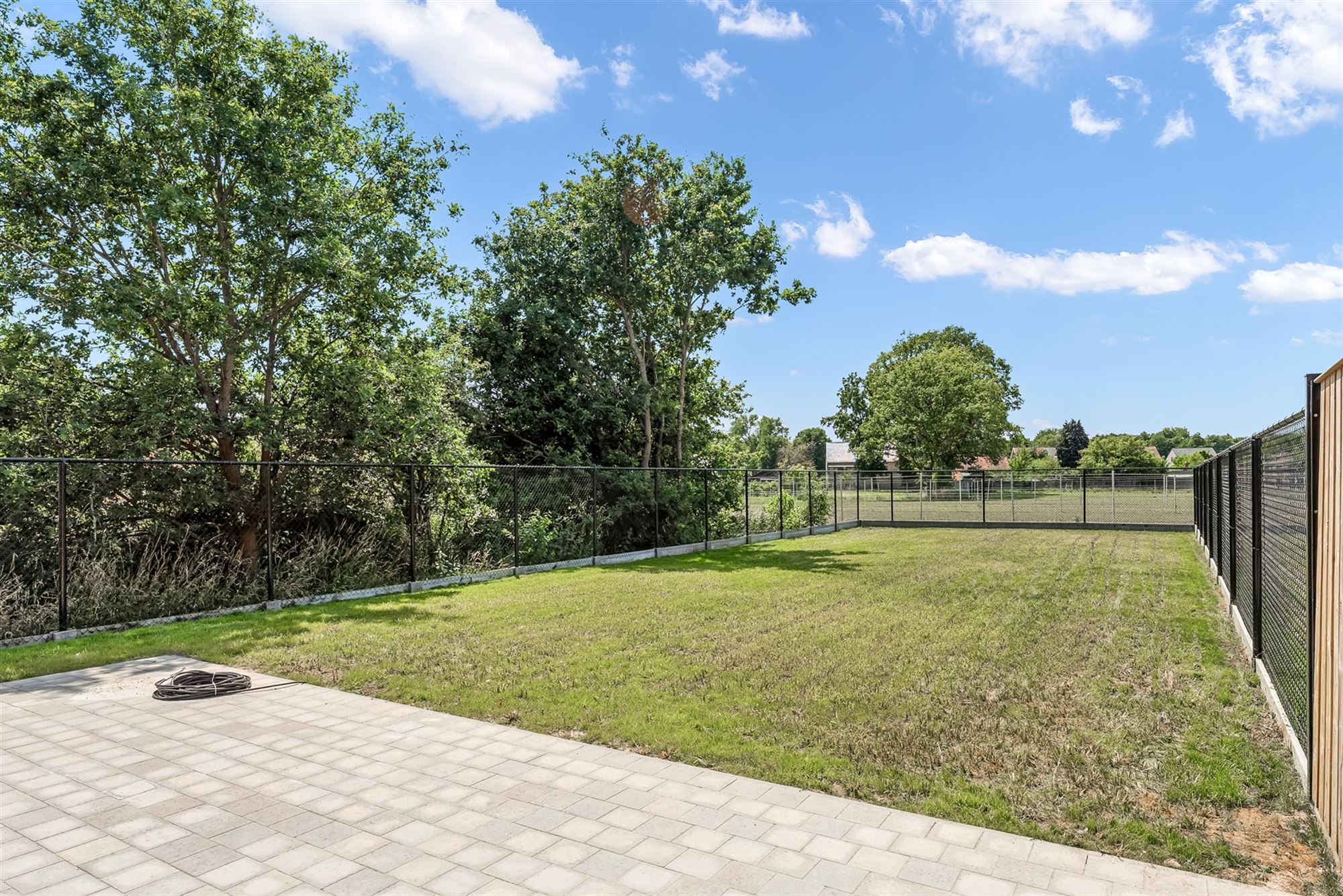 NIEUWBOUWWONING OP UITERST RUSTIGE DOCH CENTRAAL GELEGEN PERCEEL VAN CIRCA 500M² TE BEVERLO foto 2