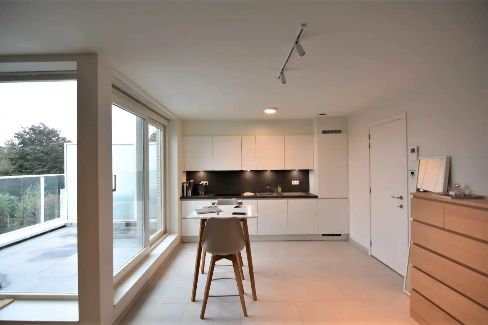 Gezellig 1-slpk appartement met mooi terras foto 5