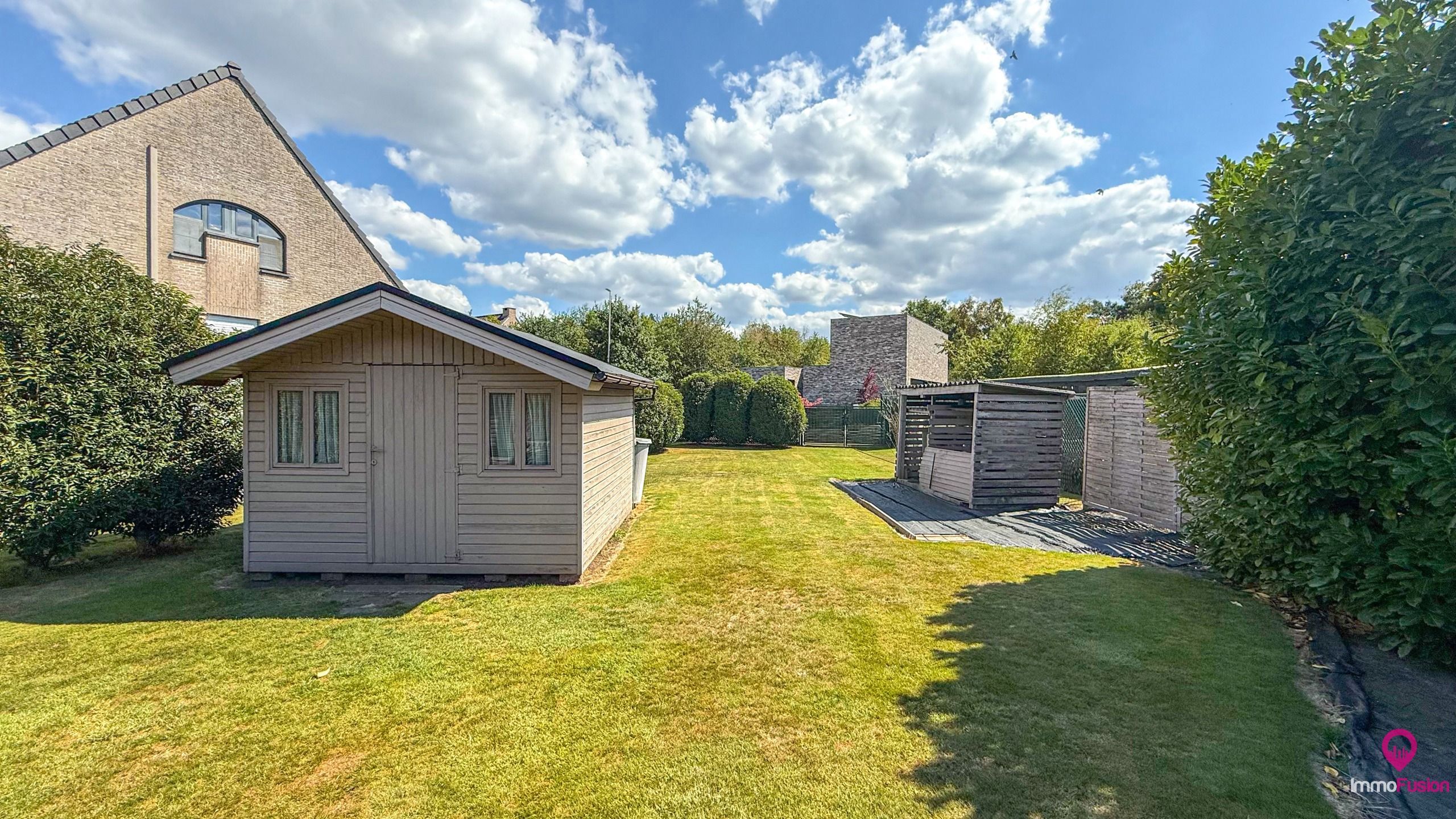 Gelijkvloerse open bebouwing op 6a45 met tuin & garage! foto 28