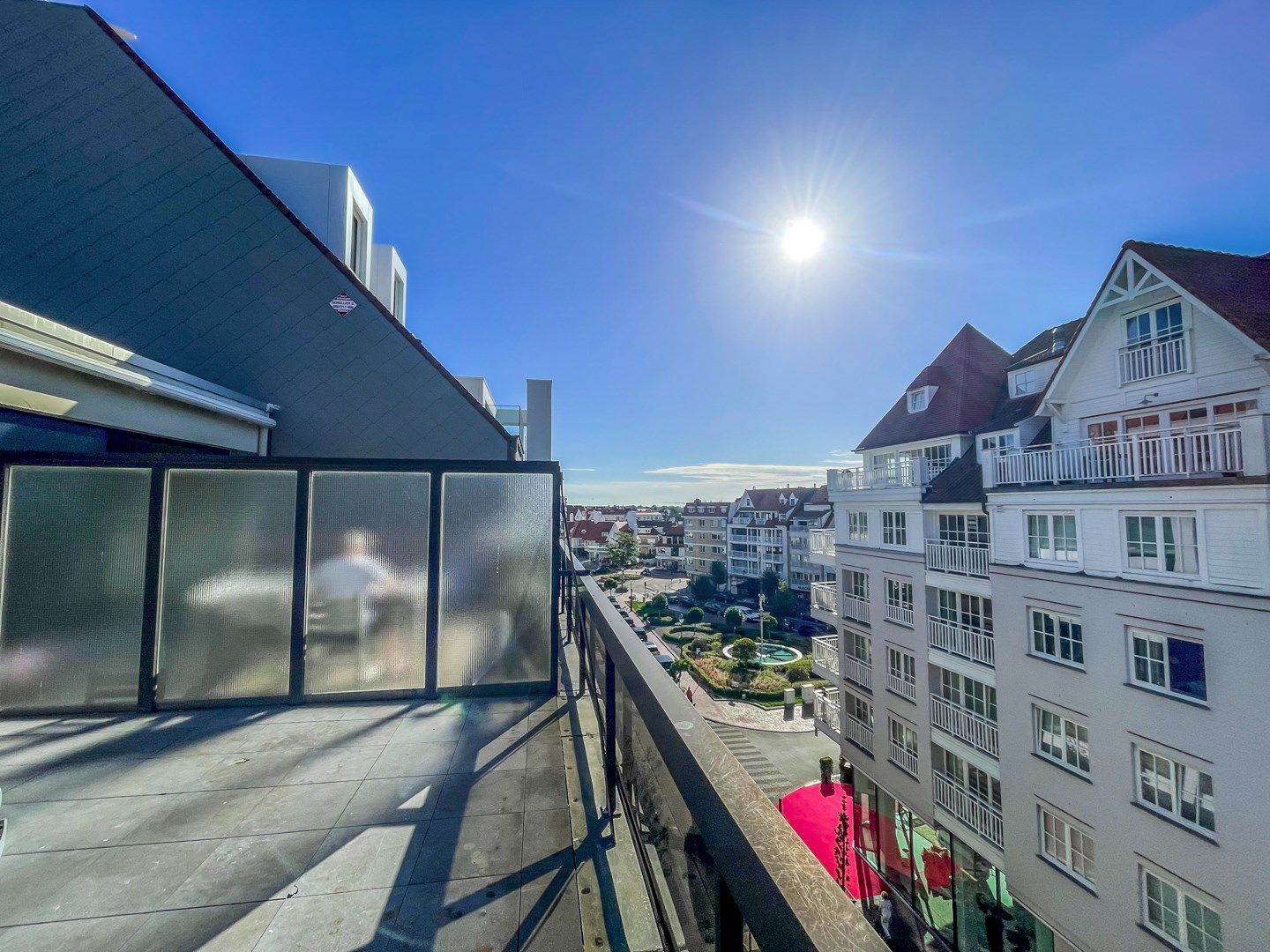 Instapklare, zuidgerichte penthouse met ruime zonneterrassen (40m²) gelegen vlakbij het Driehoeksplein en de Zeedijk foto 1