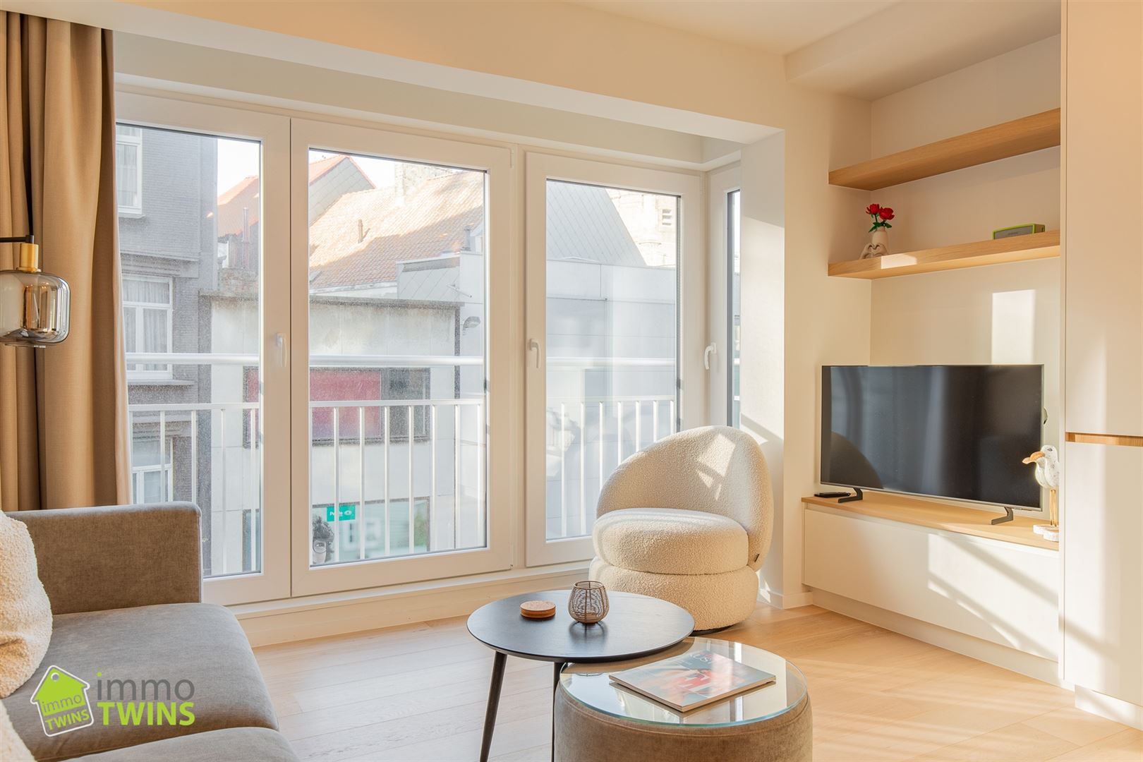 Prachtig gerenoveerd appartement met 2 slaapkamers in hartje Oostende! foto 3