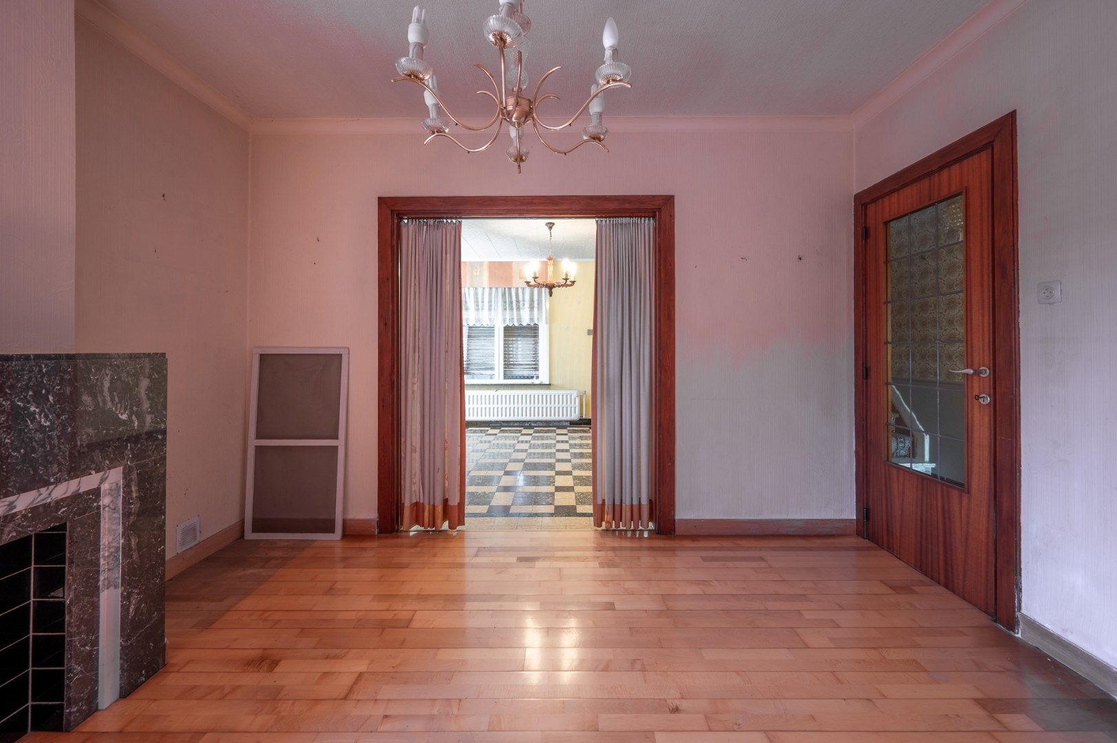 Te renoveren woning met veel potentieel op toplocatie in Maldegem foto 3