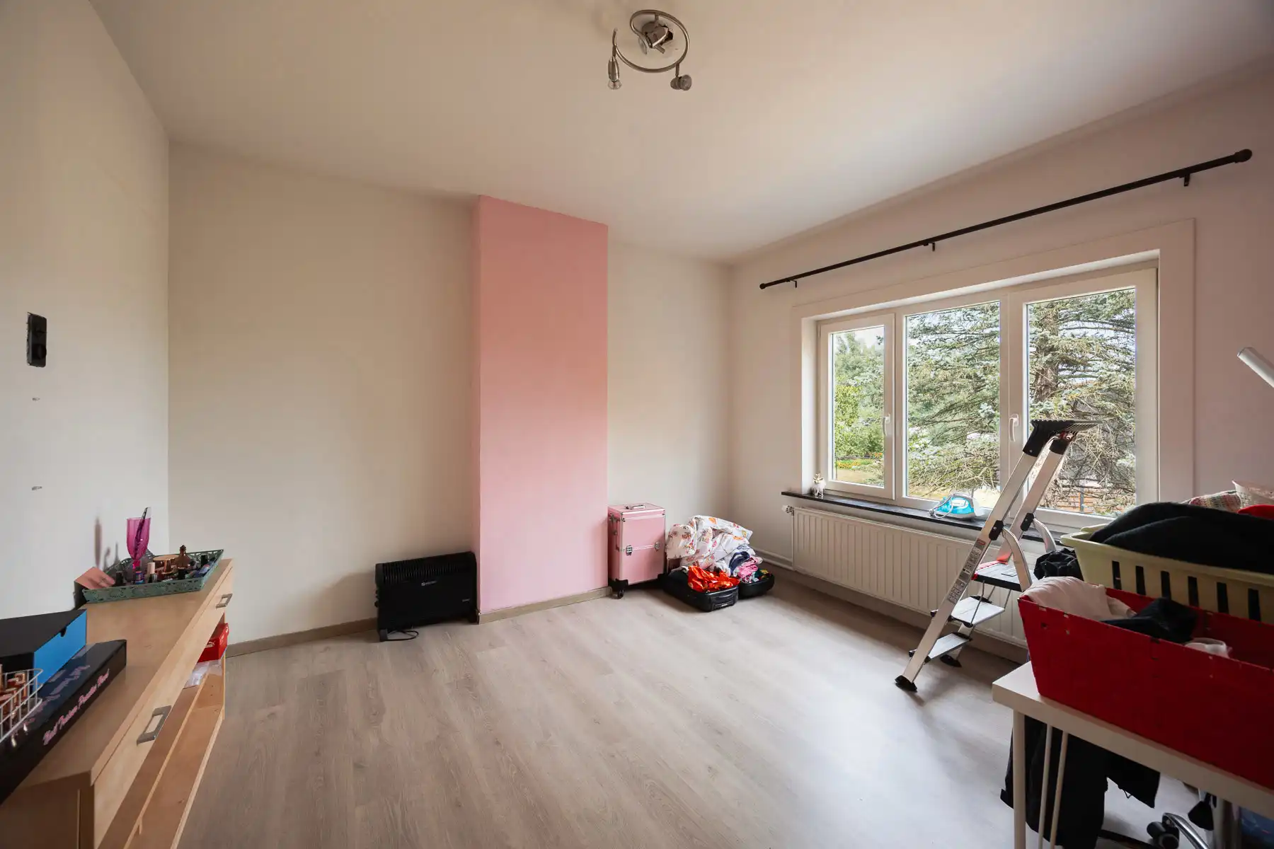 Prachtig groen gelegen renovatiewoning met prachtige tuin foto 14