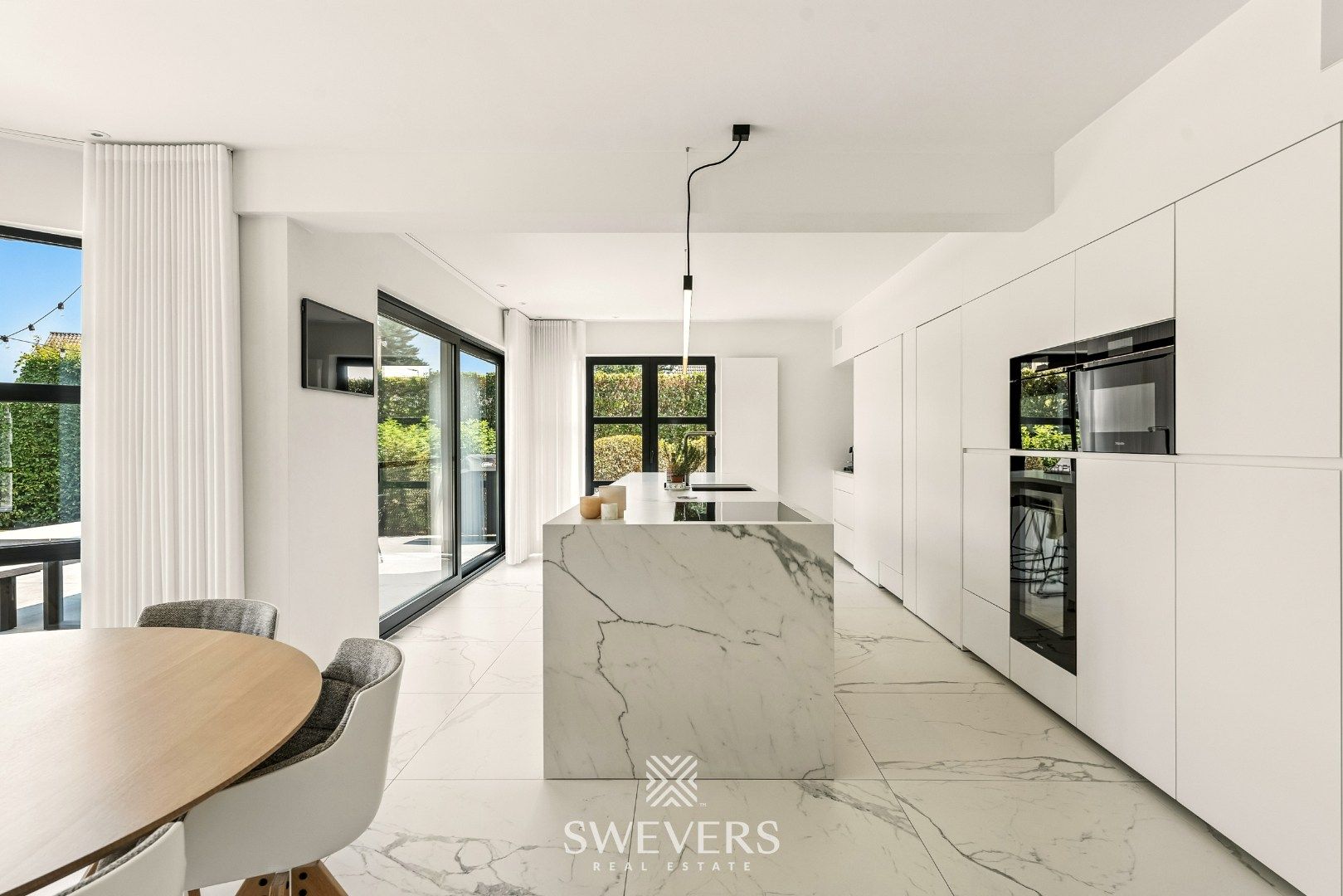 Ruime luxueuze villa met zwembad op prachtig perceel in residentiële wijk Kayenberg foto 12