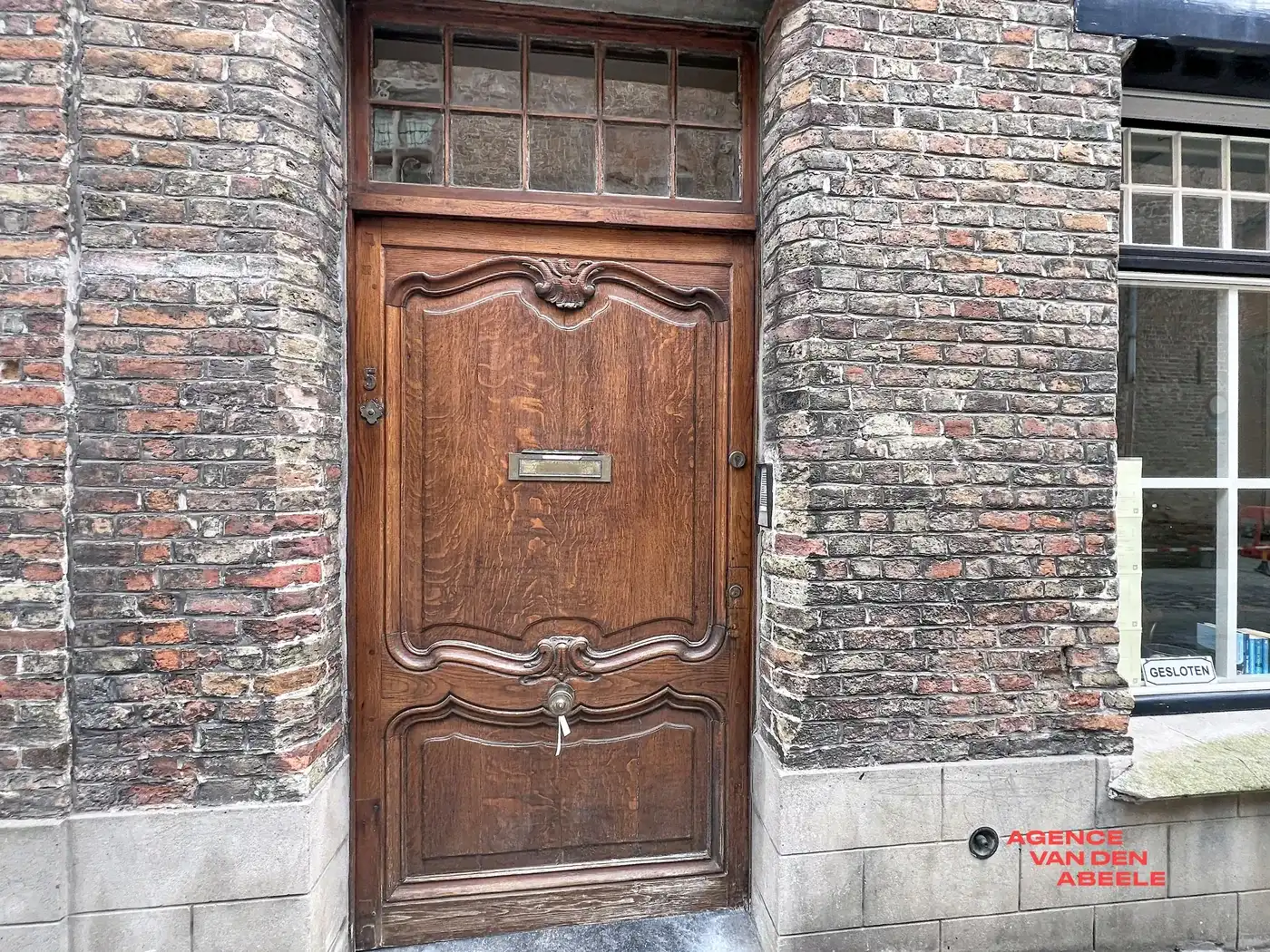 Centraal gelegen handelswoning met 4 slaapkamers en riante tuin  foto 2