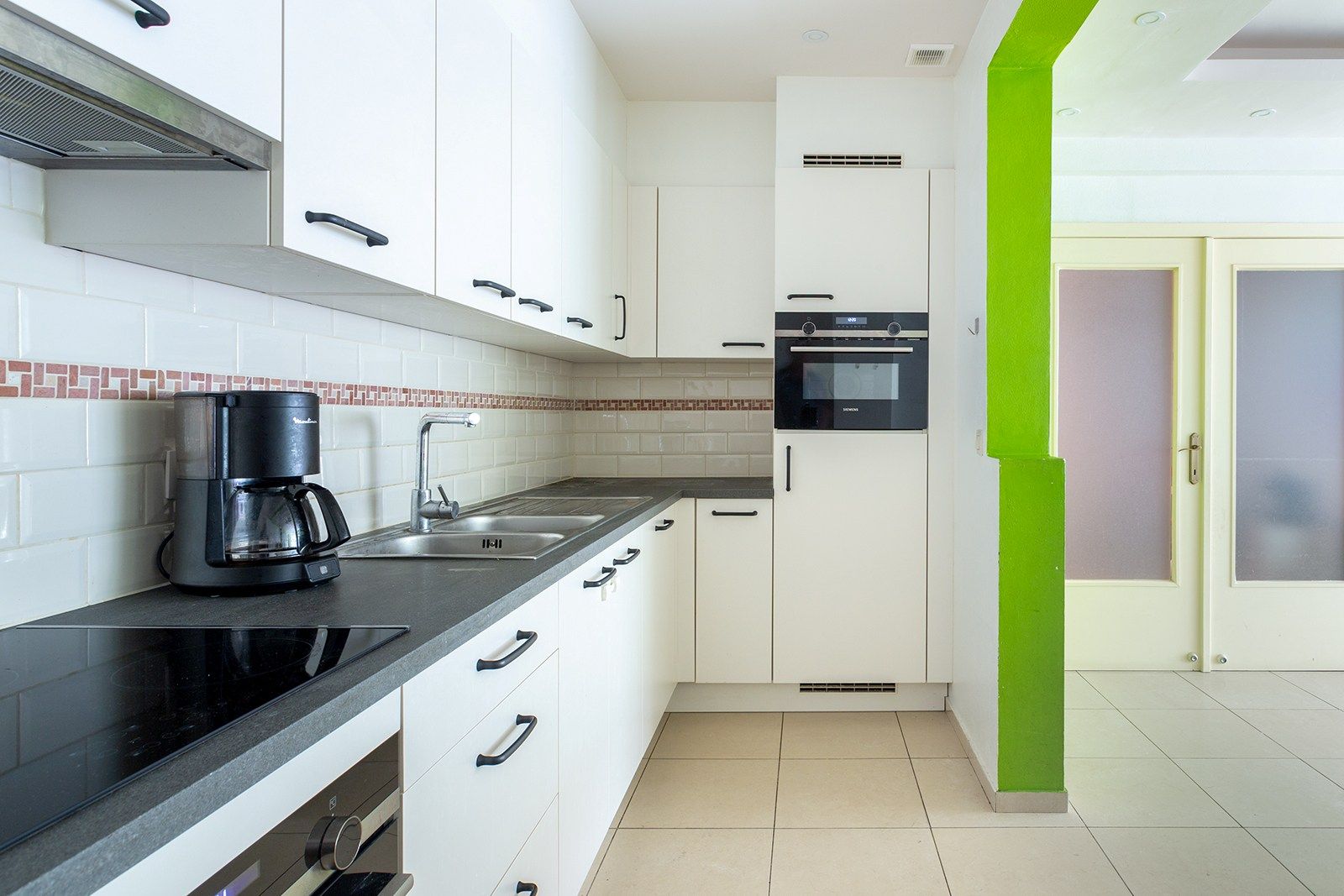 Uiterst ruim vierslaapkamer appartement tussen het Stadspark en de Theaterbuurt!  foto 7