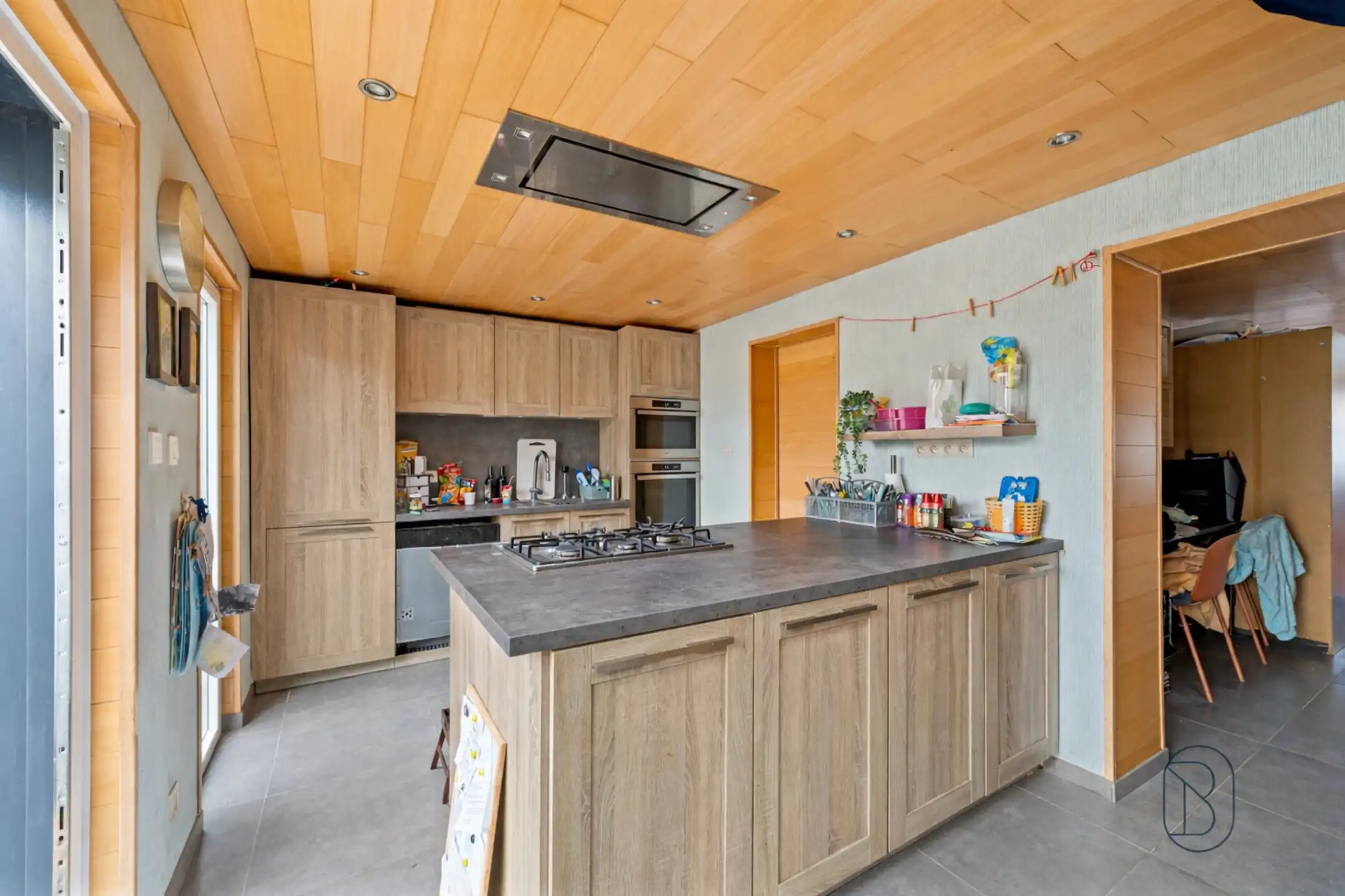 Halfopen woning met garage en tuin in Harelbeke foto 9