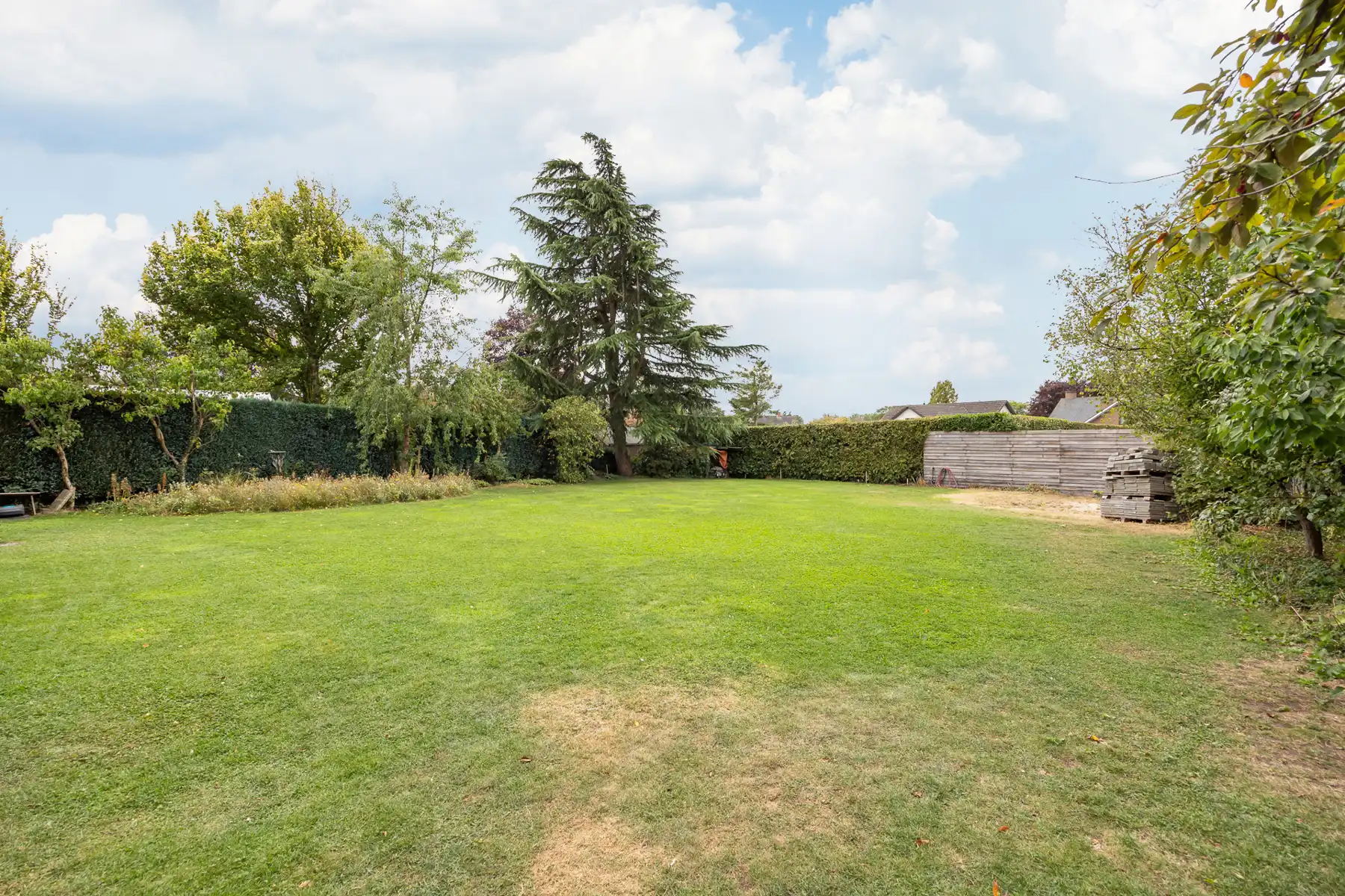 Gerenoveerde gezinswoning met zonrijke tuin op ca 1.081 m². foto 22