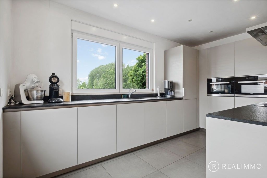 Volledig gerenoveerde woning op ruim perceel! foto 7