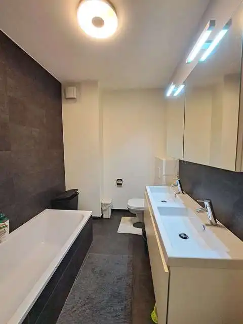 Lichtrijk 2-slaapkamerappartement met 2 Terrassen te huur in Kristus-Koning Brugge foto 10