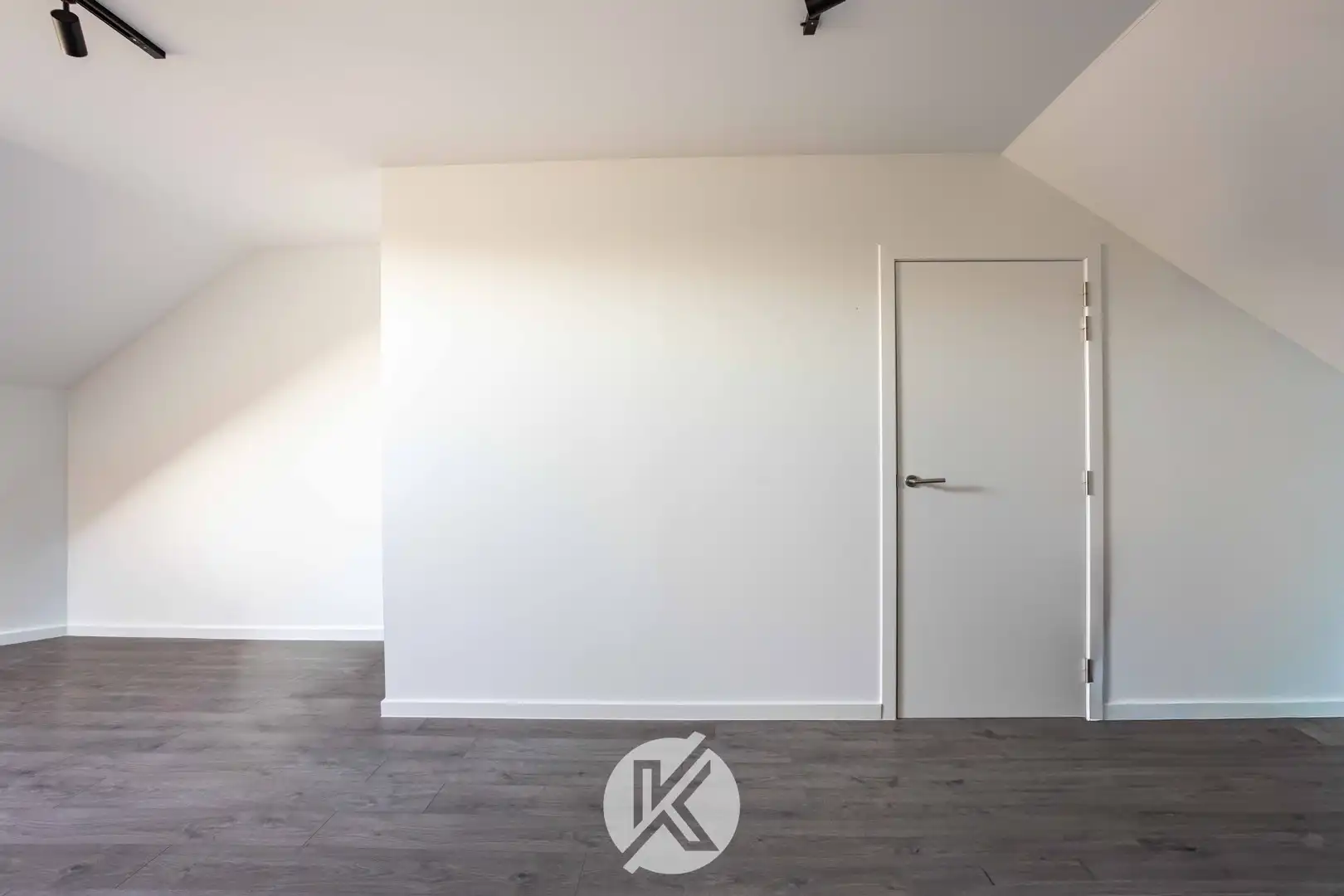 Kwalitatieve woning in moderne stijl foto 24