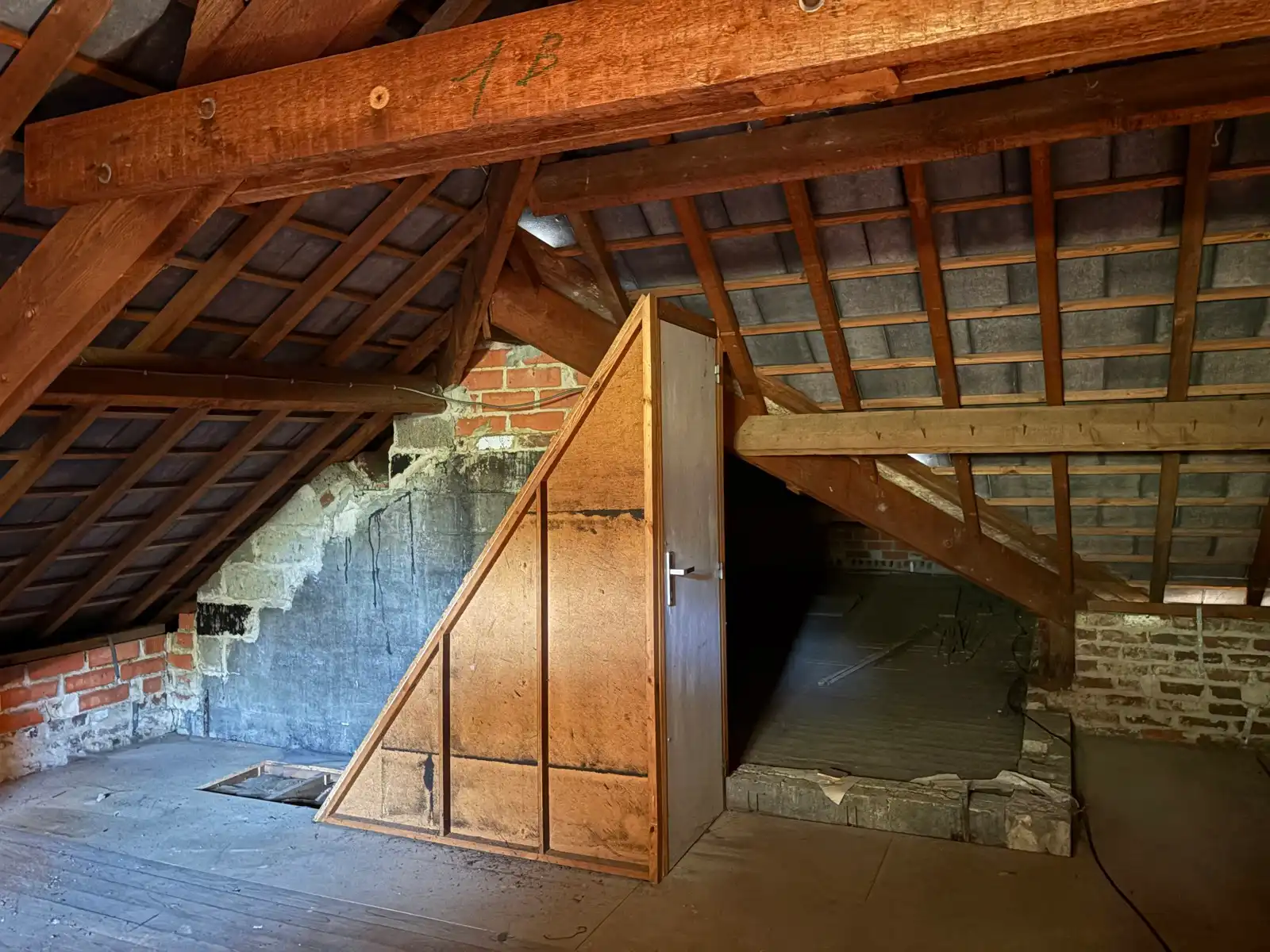 Te renoveren woning met groot bijgebouw foto 19