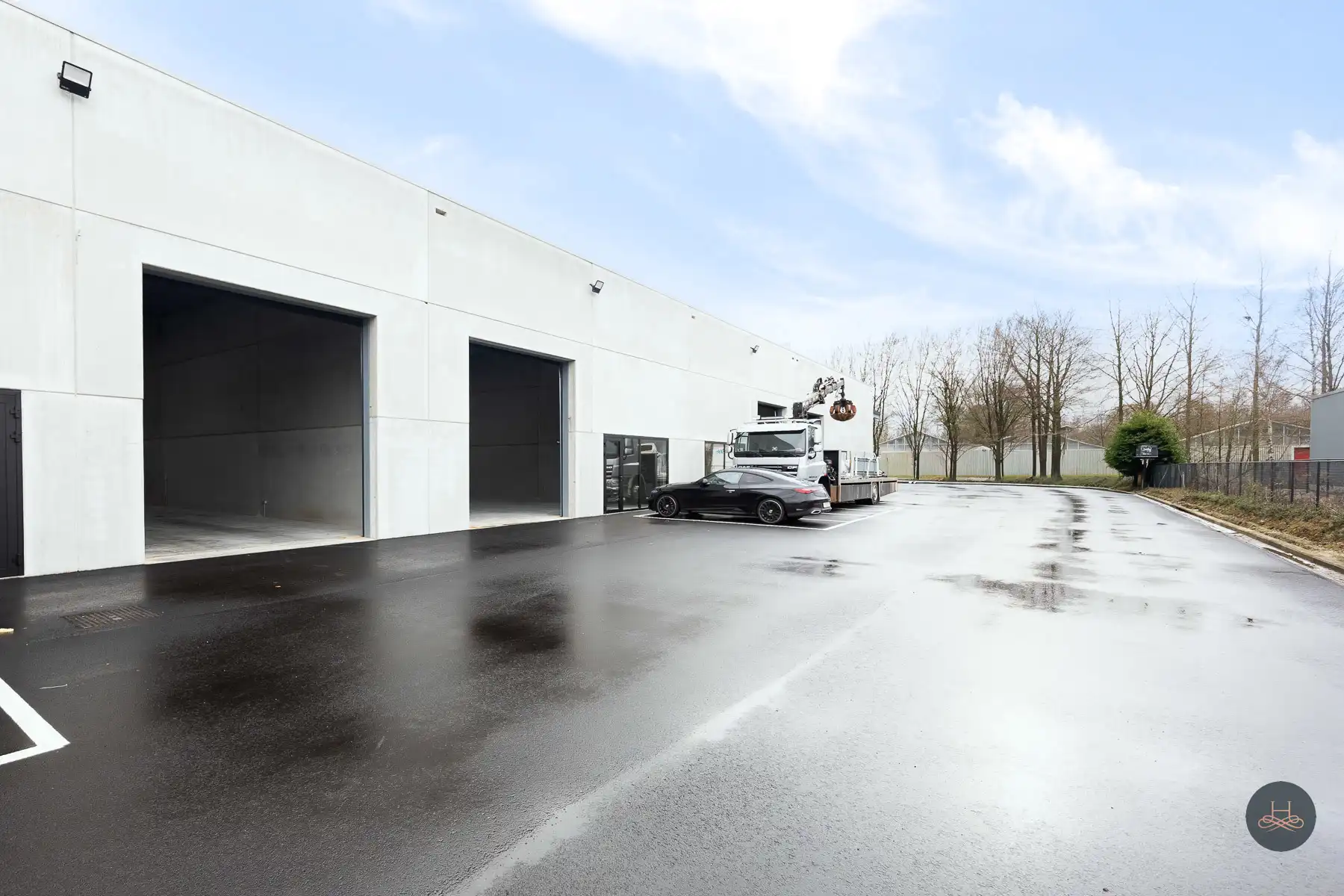 Nieuwbouw KMO-unit met kantoorruimte! foto {{pictureIndex}}