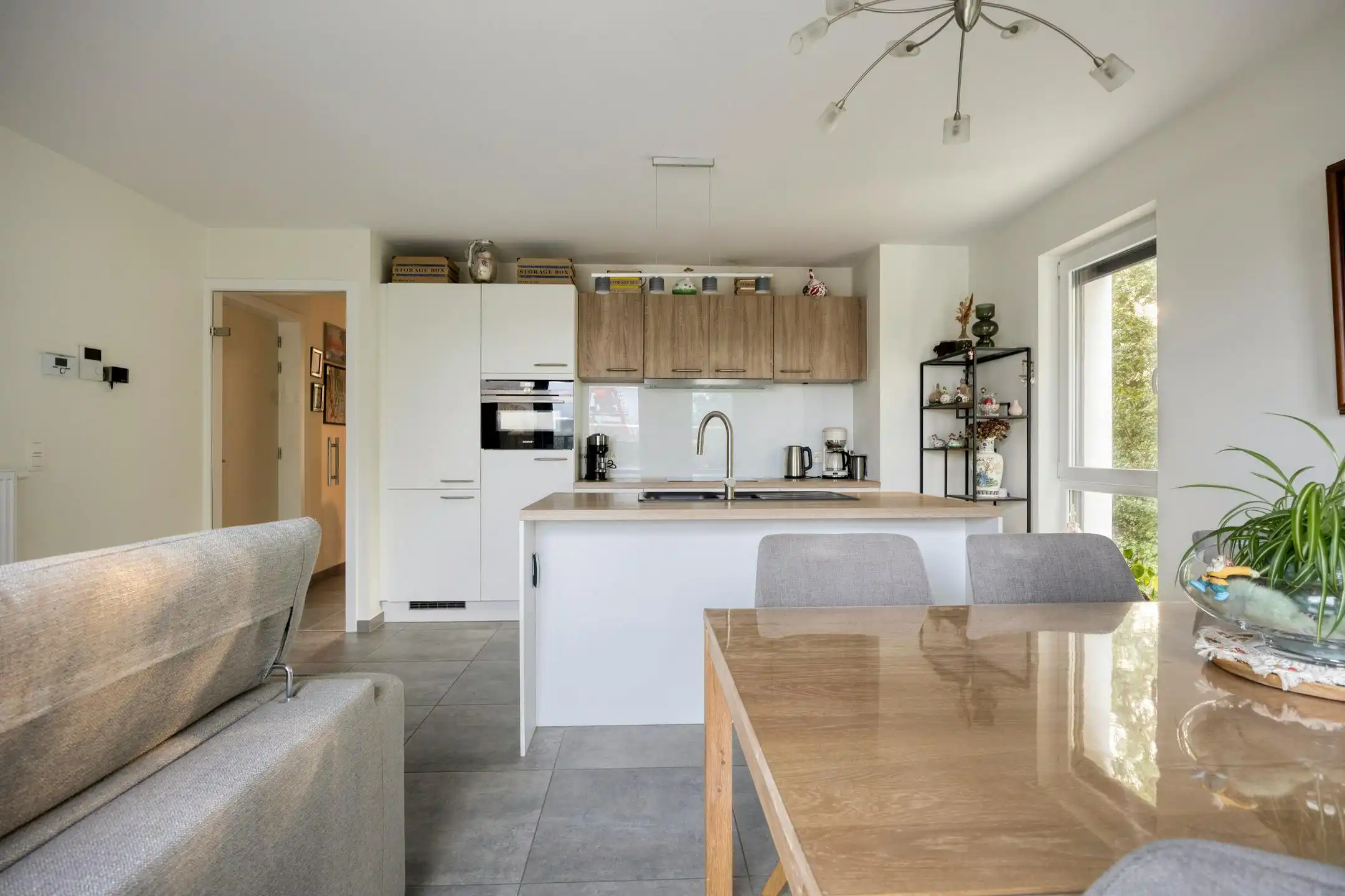 Lichtrijk en energiezuinig appartement met 2 slaapkamers te Eeklo foto 5