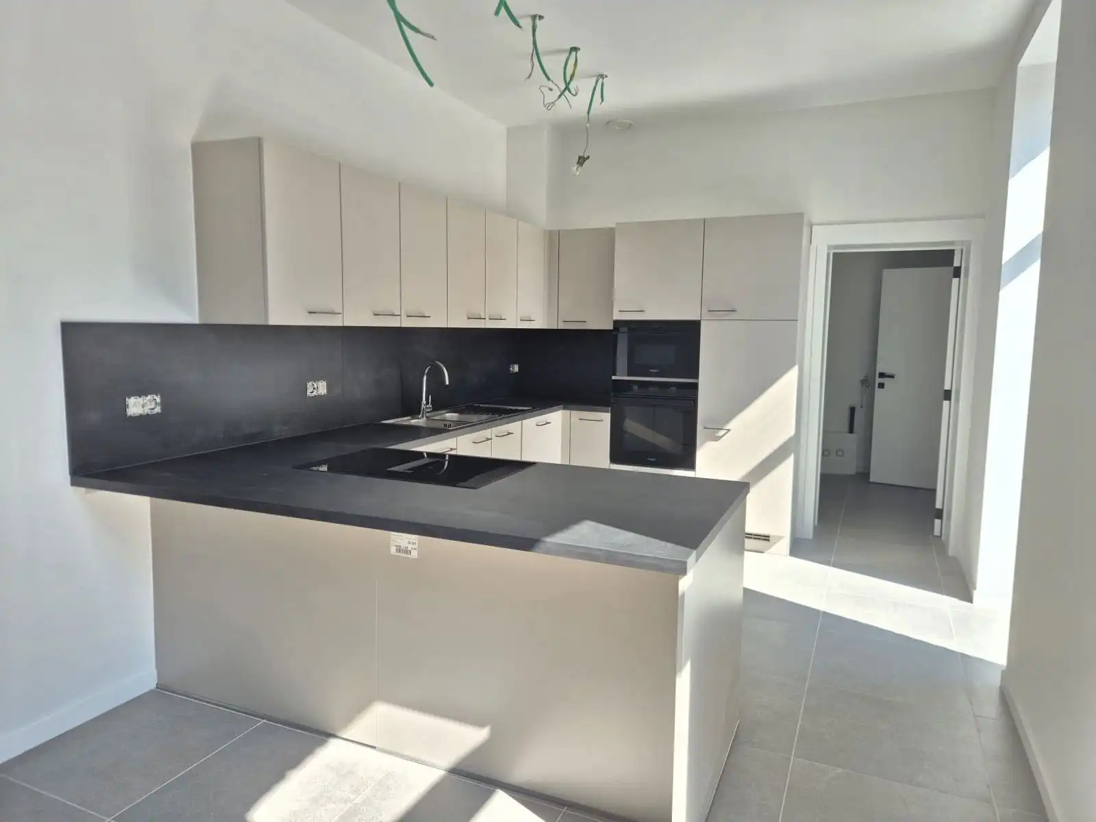 Halfopen bebouwing met 5 slaapkamers en 2 badkamers foto 4
