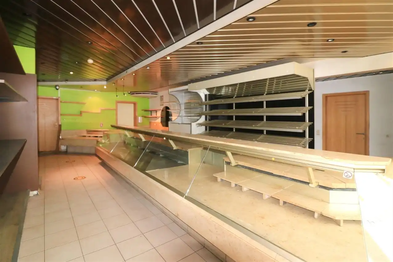 Winkelruimte en (huur)appartement met aparte ingang  foto 3