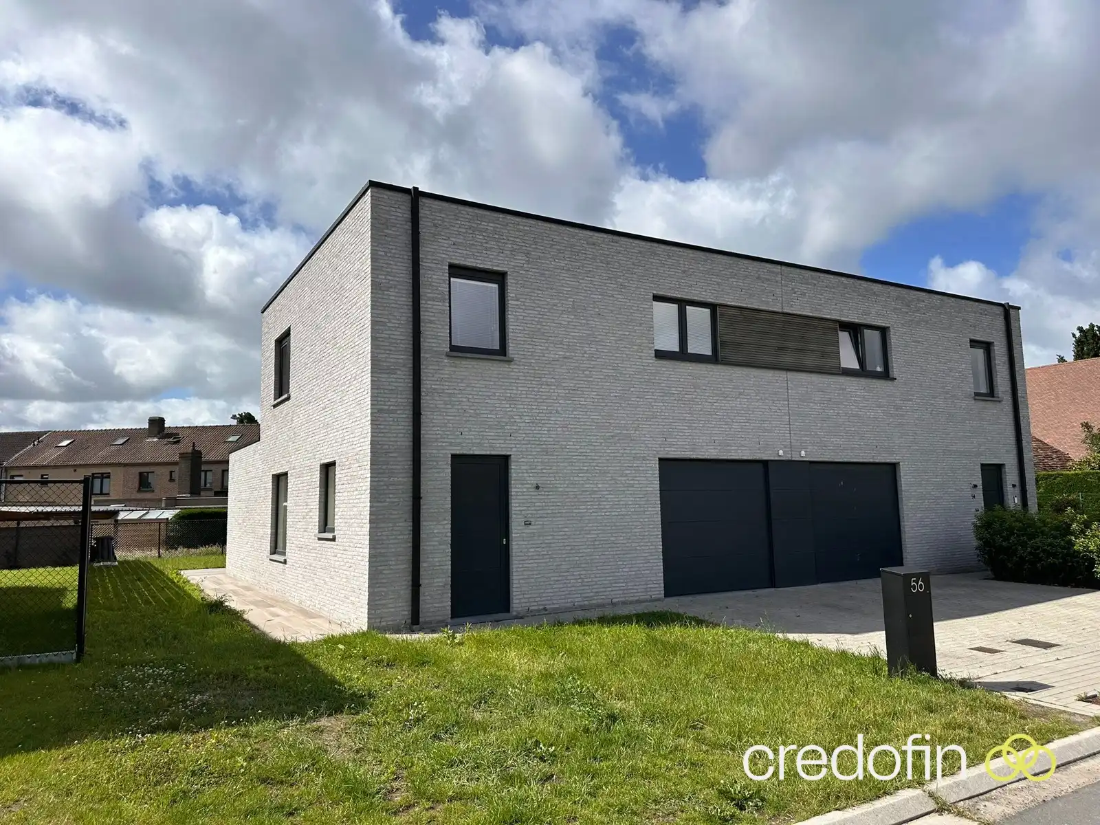 Recente woning met 2 slaapkamers, dressing en garage foto {{pictureIndex}}