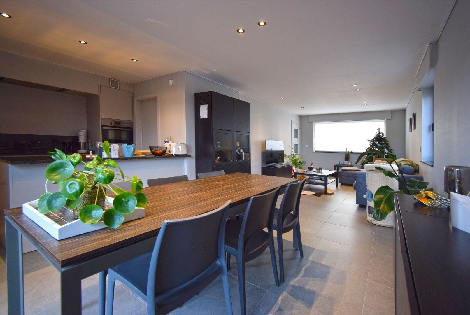 VOLLEDIG INSTAPKLARE NIEUWBOUWWONING MET ZONNEPANNELEN foto 3