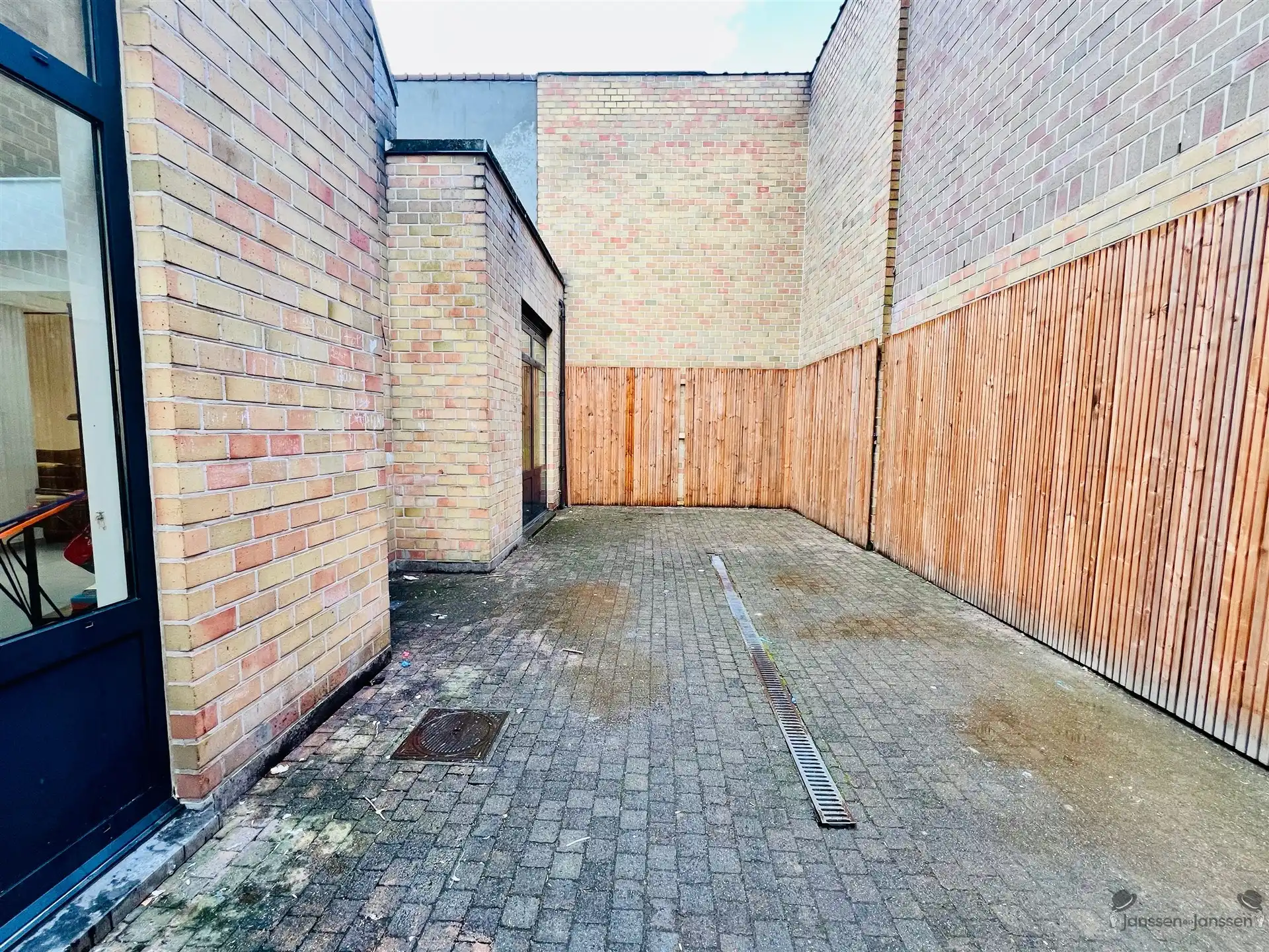 Bedrijfspand met multifuncitionele ruimtes foto 12