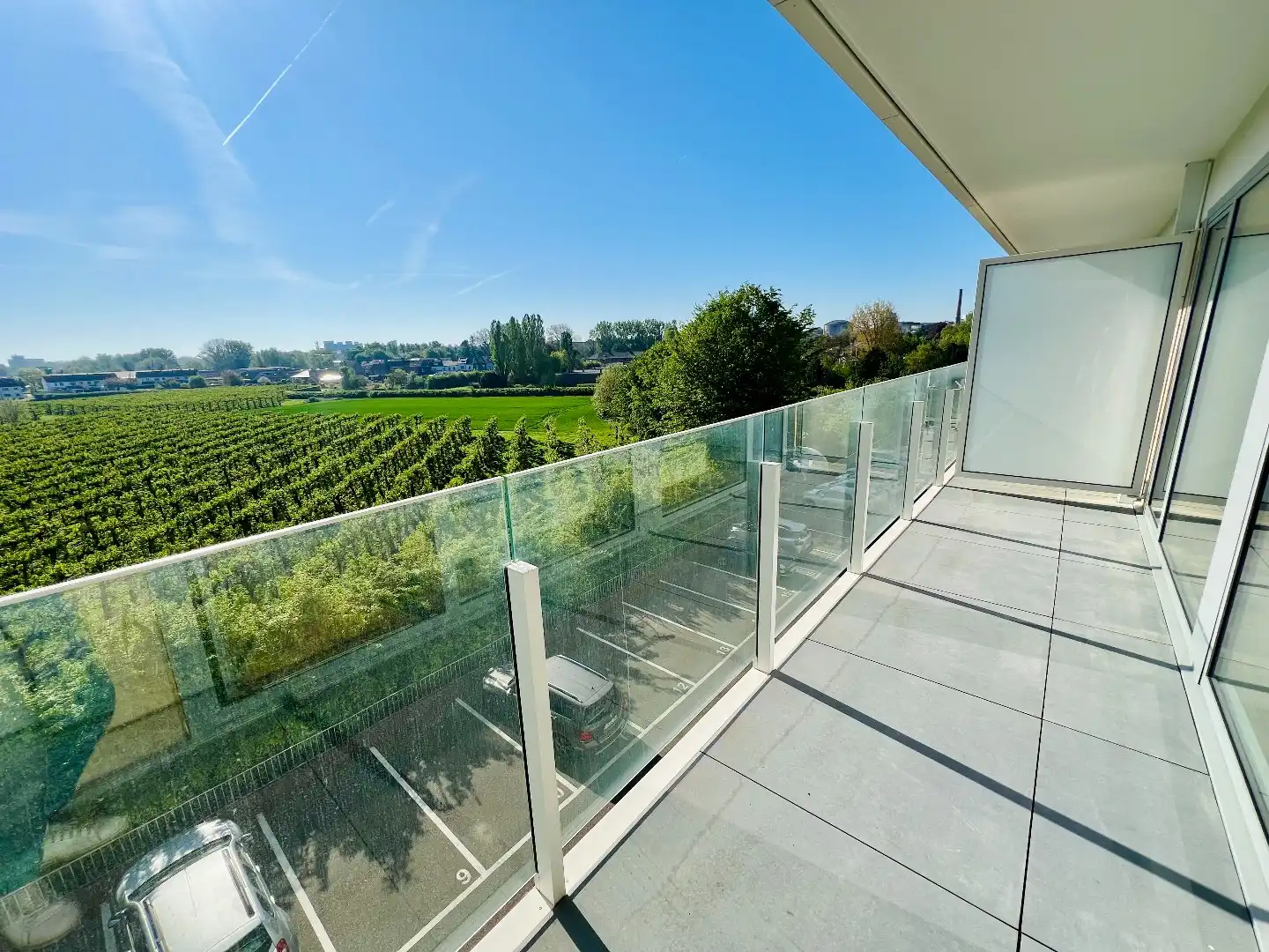 Opgeknapt app met 2 slkps en 2 terrassen met prachtig zicht foto 2