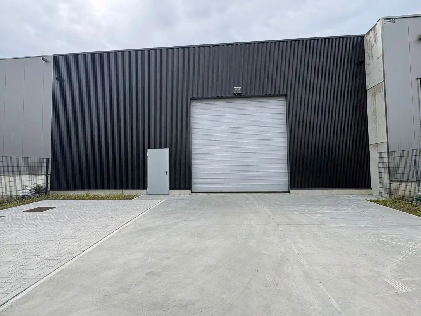 Gerenoveerde industriehal van 360 m² op bedrijvenpark Nagelsberg !  foto 8