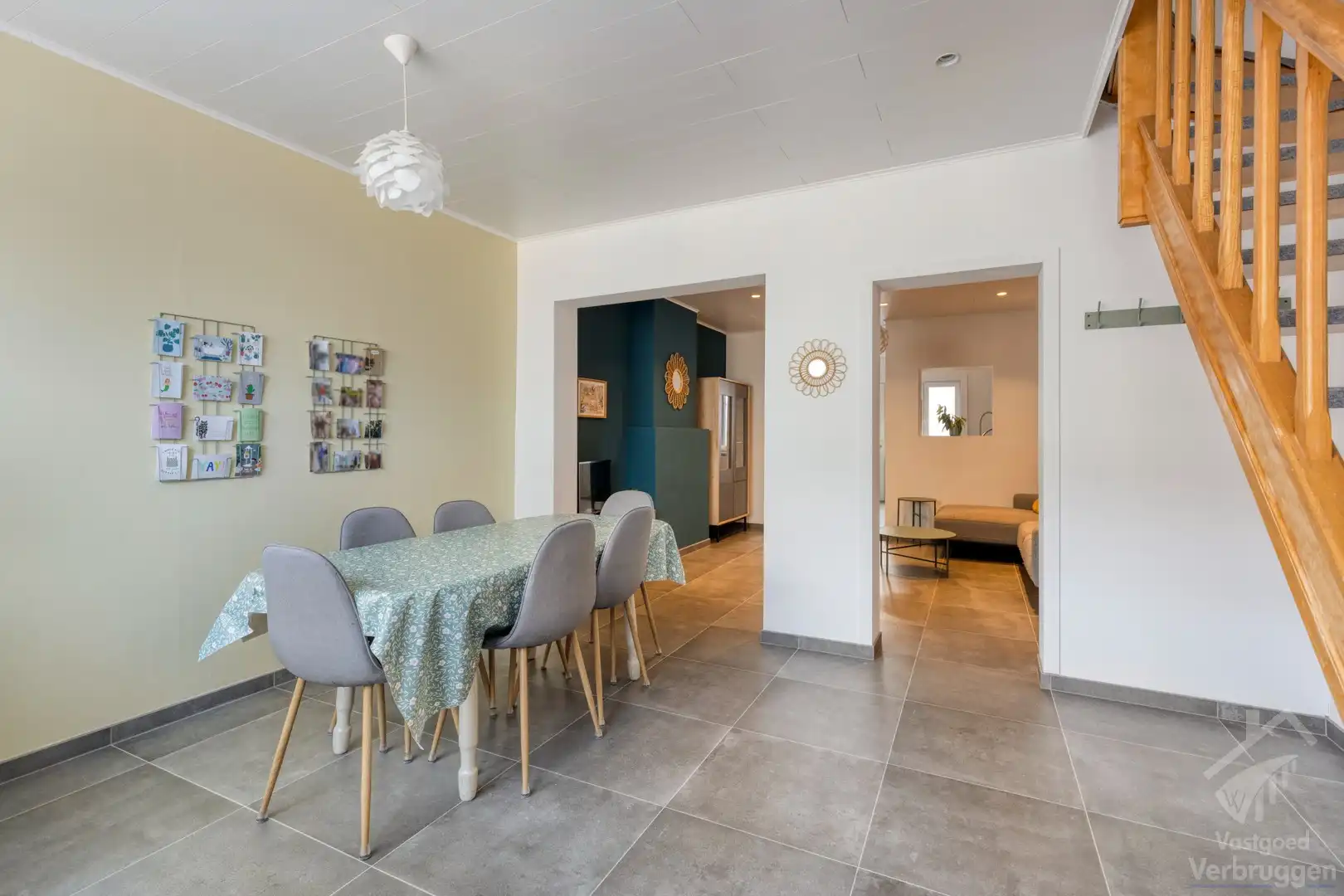 Toffe instapklare rijwoning met gezellig terras in centrum Aalst foto 3