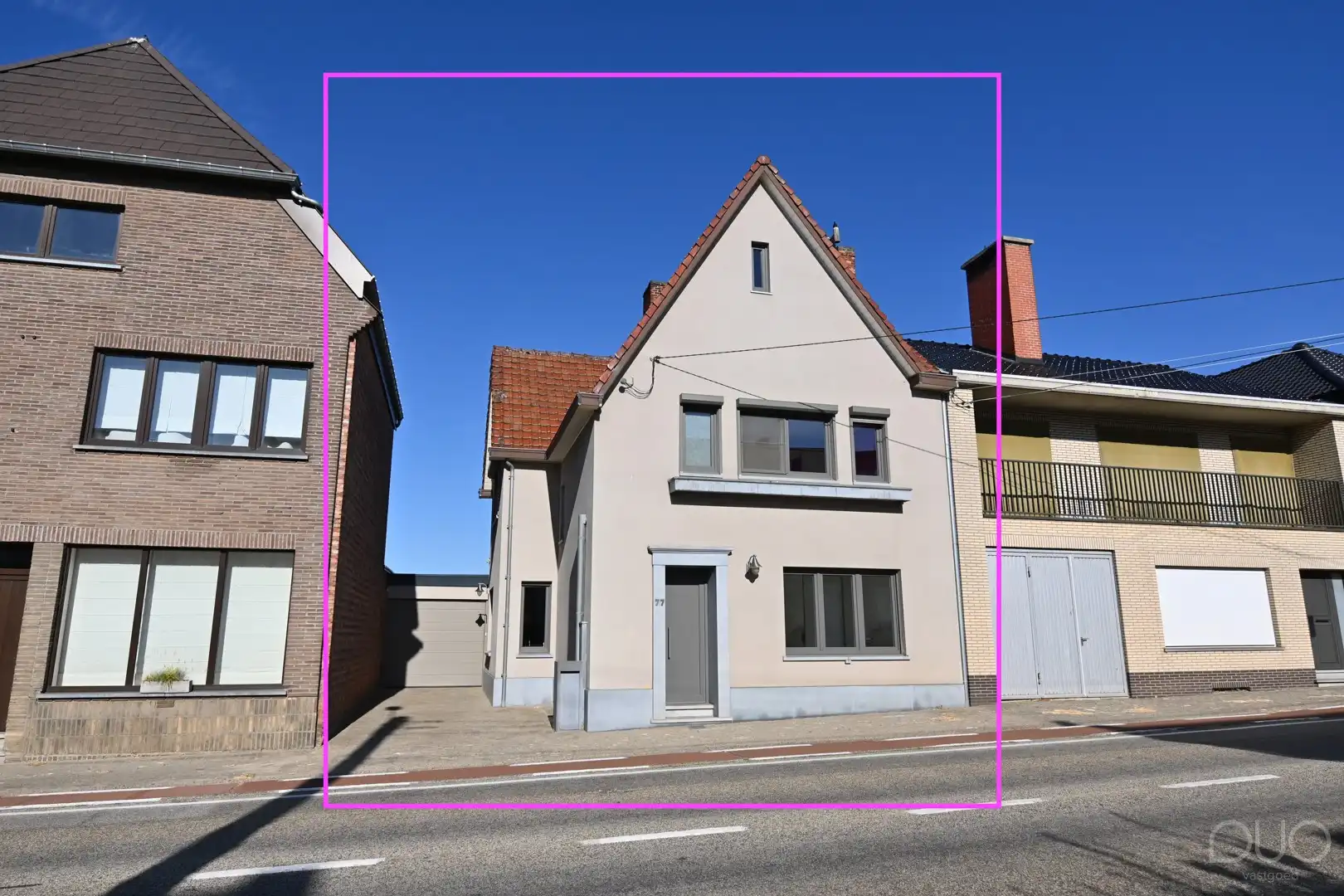 Kwalitatief gerenoveerde gezinswoning met 4 slaapkamers in centrum Nieuwerkerken foto {{pictureIndex}}