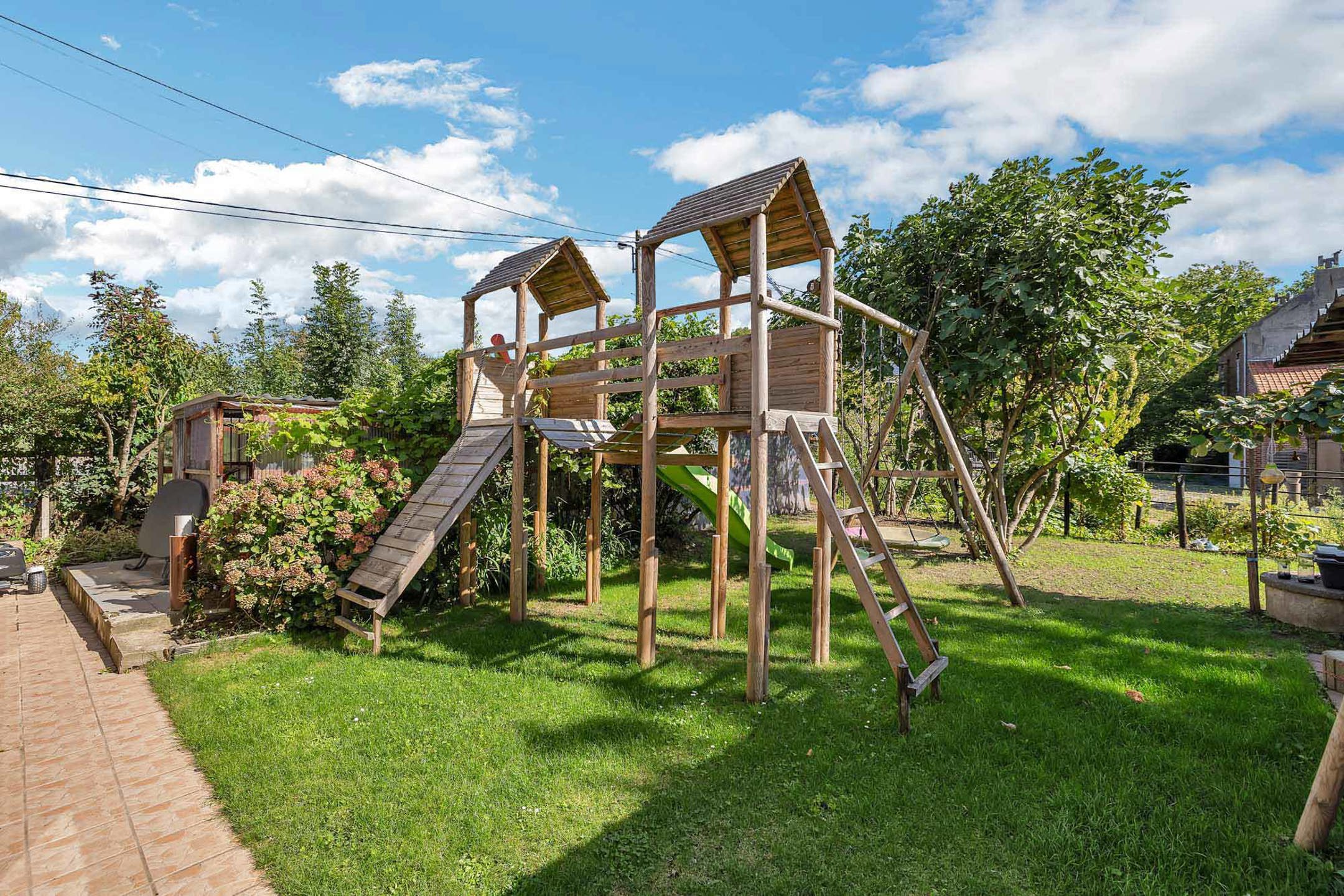 Uitzonderlijke woning met 5 slaapkamers  volledig onderkelderd foto 6