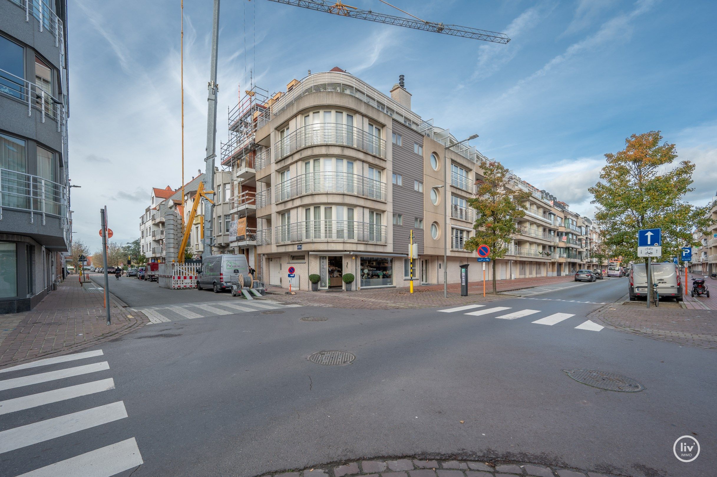 Magnifieke HOEKduplex met mooie terrassen centraal gelegen op de Parmentierlaan te Knokke.  foto 21