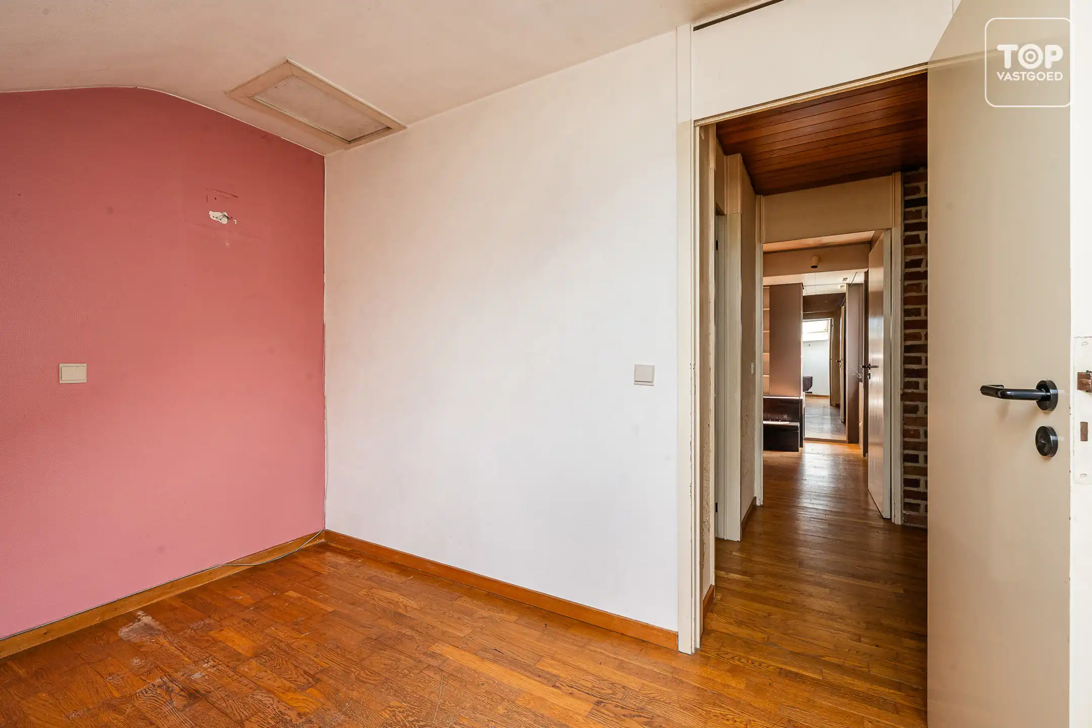 Architecturale woning met 4 slaapkamers en dubbele garage foto 20