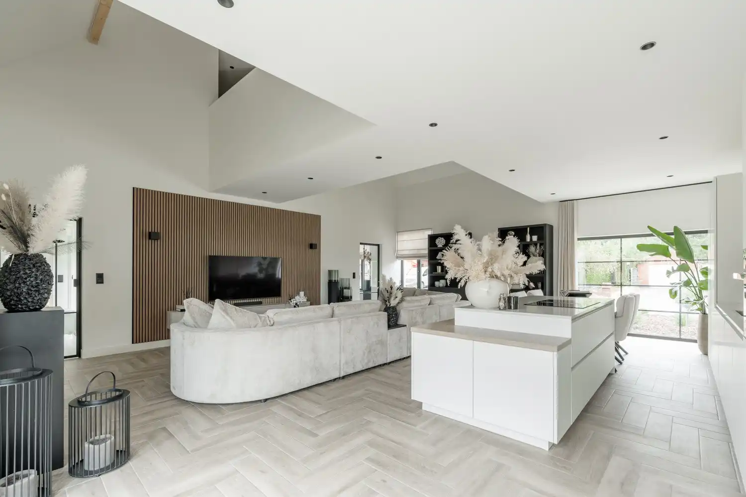 Prachtige villa te koop in Lommel - 4 slaapkamers, 2 badkamers, garage en ruime tuin op 566 m², volledig gerenoveerd in 2025! foto 14