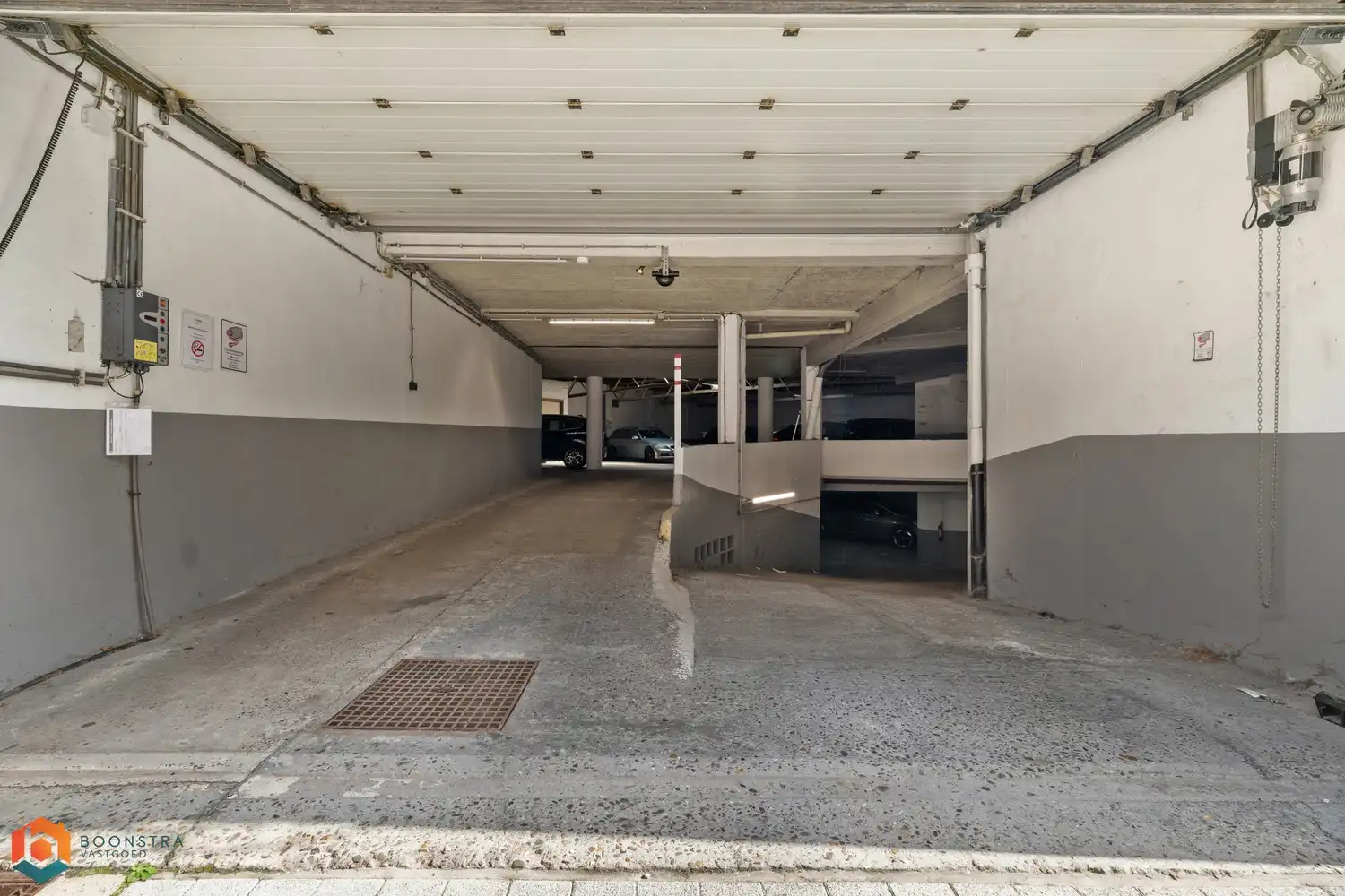 Ruime autostaanplaats op een toplocatie foto 2