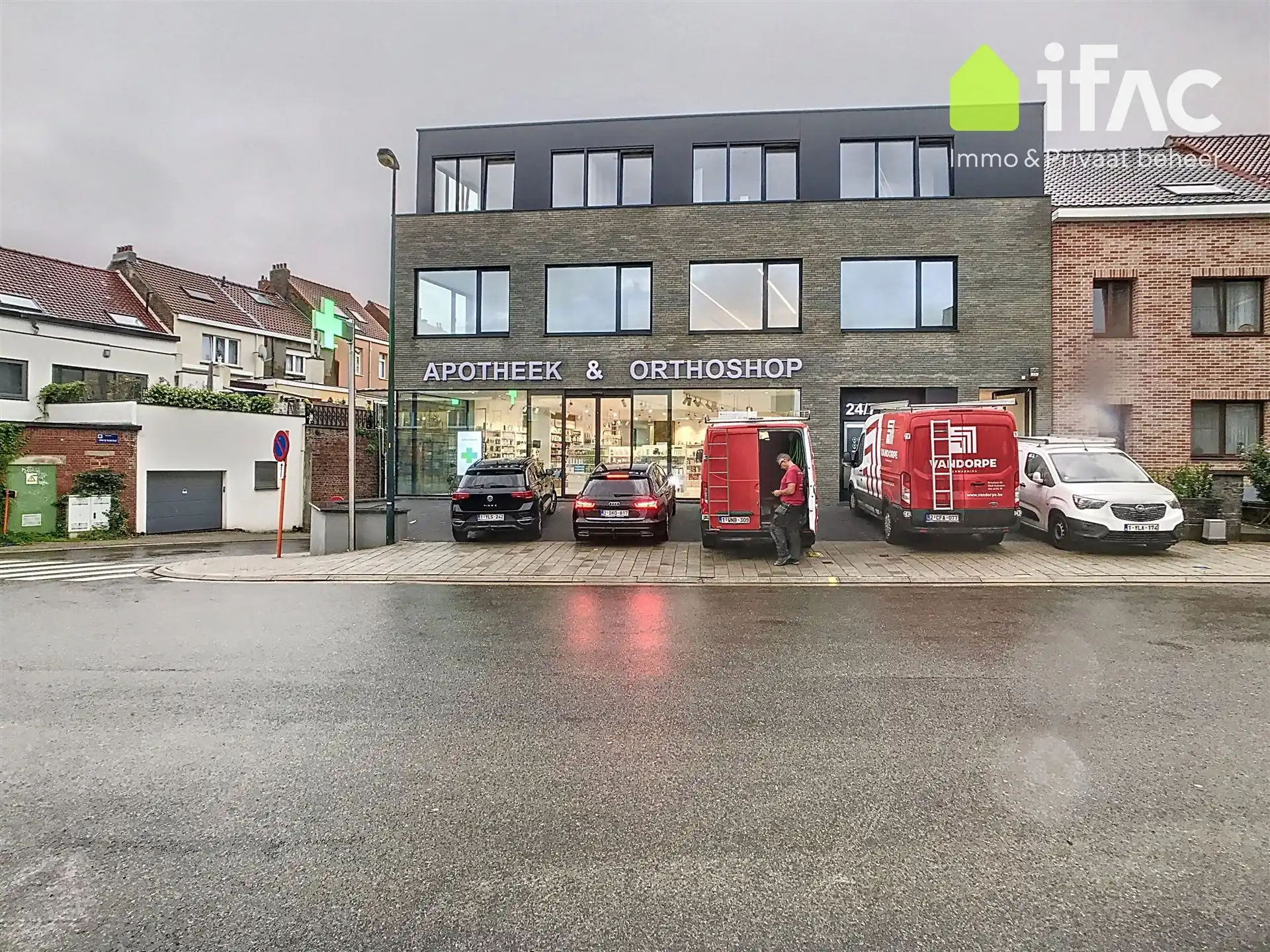 Praktijkruimte modern en lichtrijk in nieuw gebouw foto 5