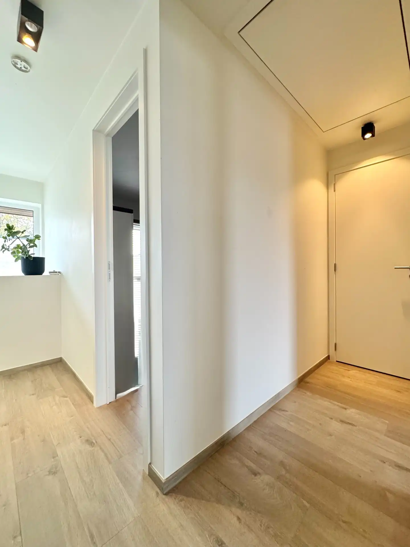 MODERNE HALFOPEN WONING MET 3 KAMERS, TUIN & CARPORT foto 18