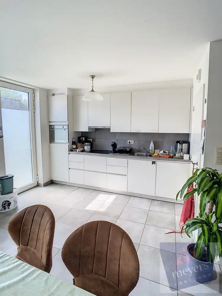 Halfopen bebouwing met tuin in rustige woonwijk te Borgloon foto 6