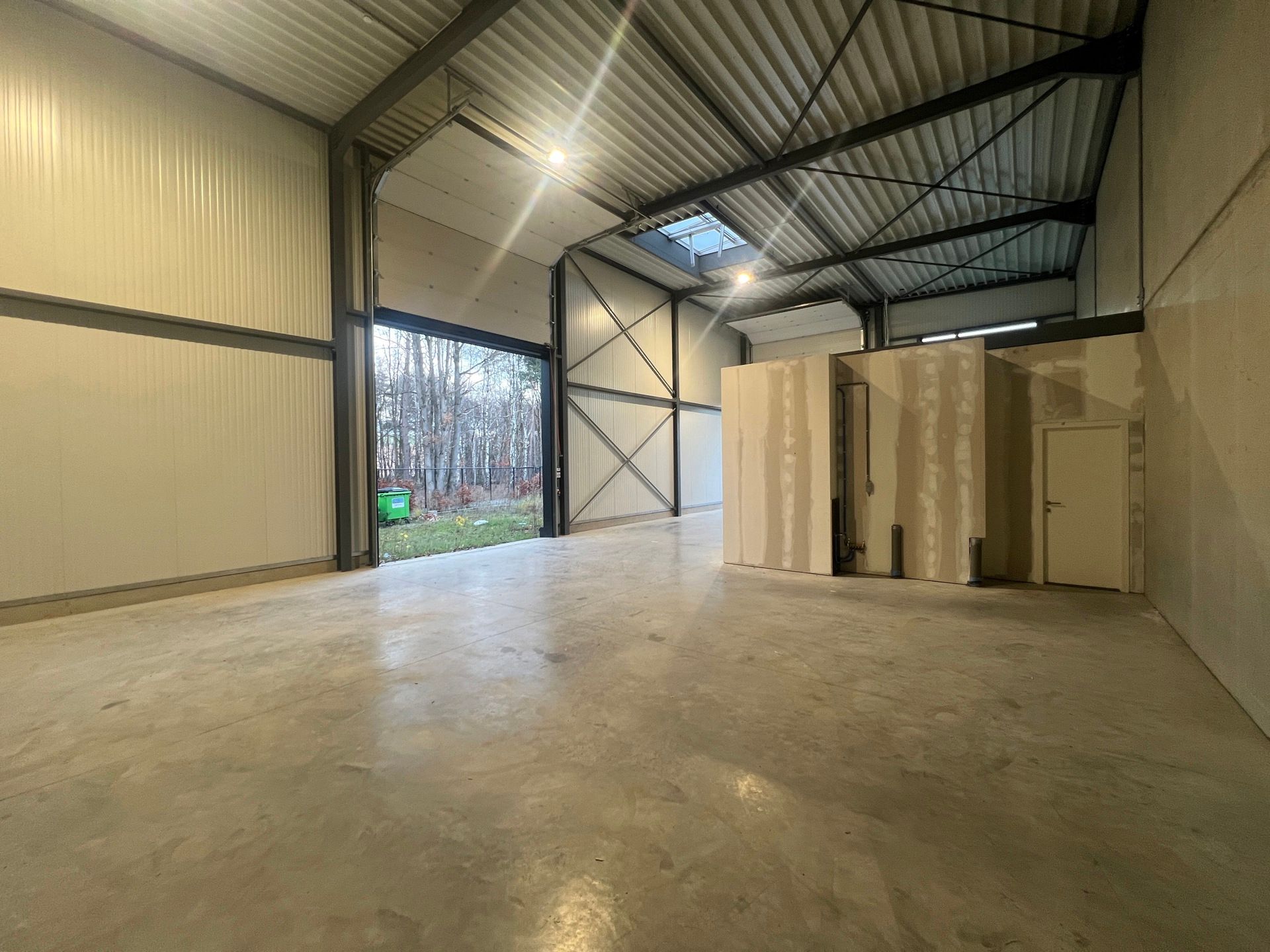 Recente kmo-unit (220m²) met buitenterrein foto 14