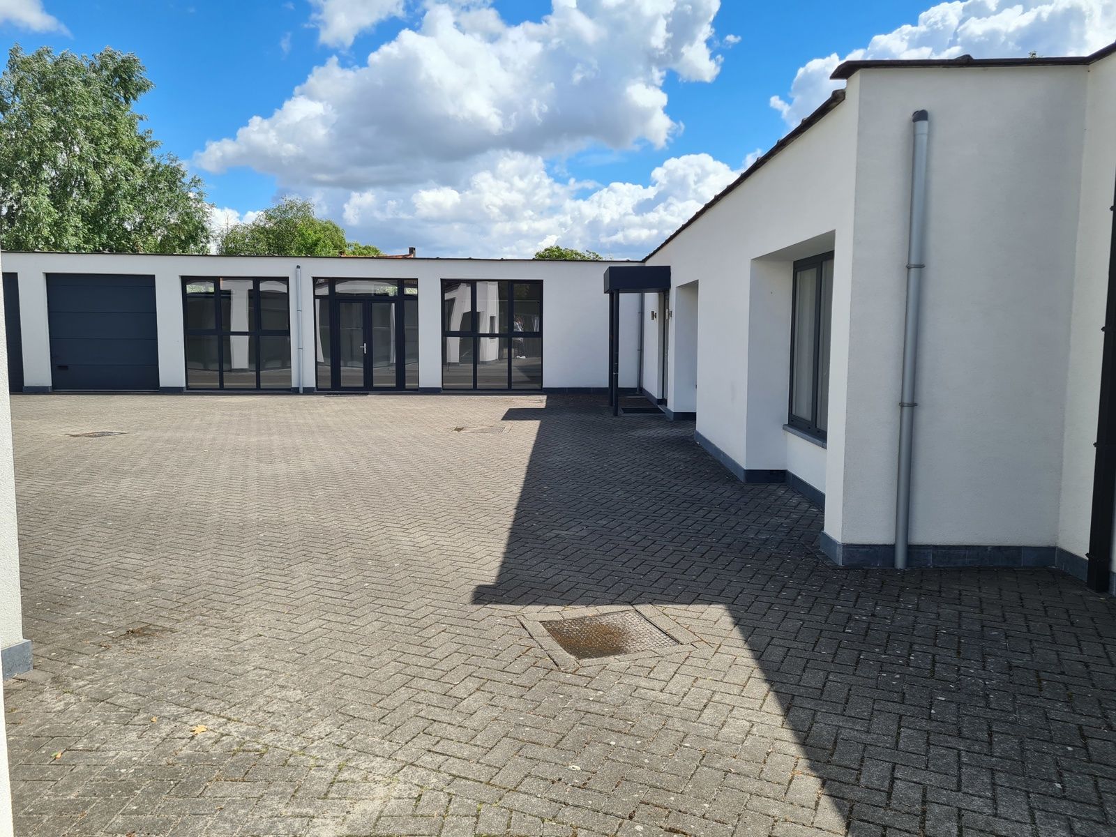 Showroom/kantoor met opslagruimte/magazijn buiten centrum foto 3