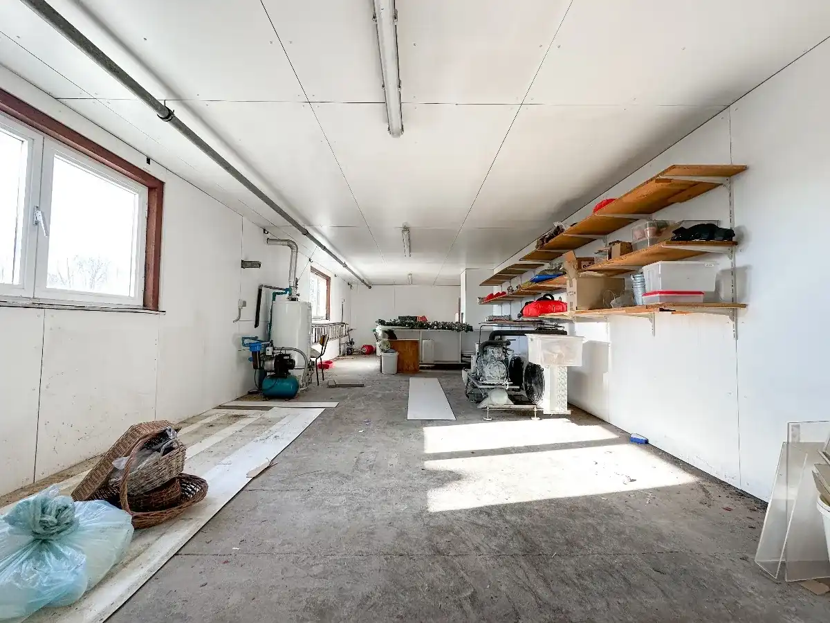 Ruim Handelspand met atelier en grote woonst met prachtige tuin in Wevelgem foto 26