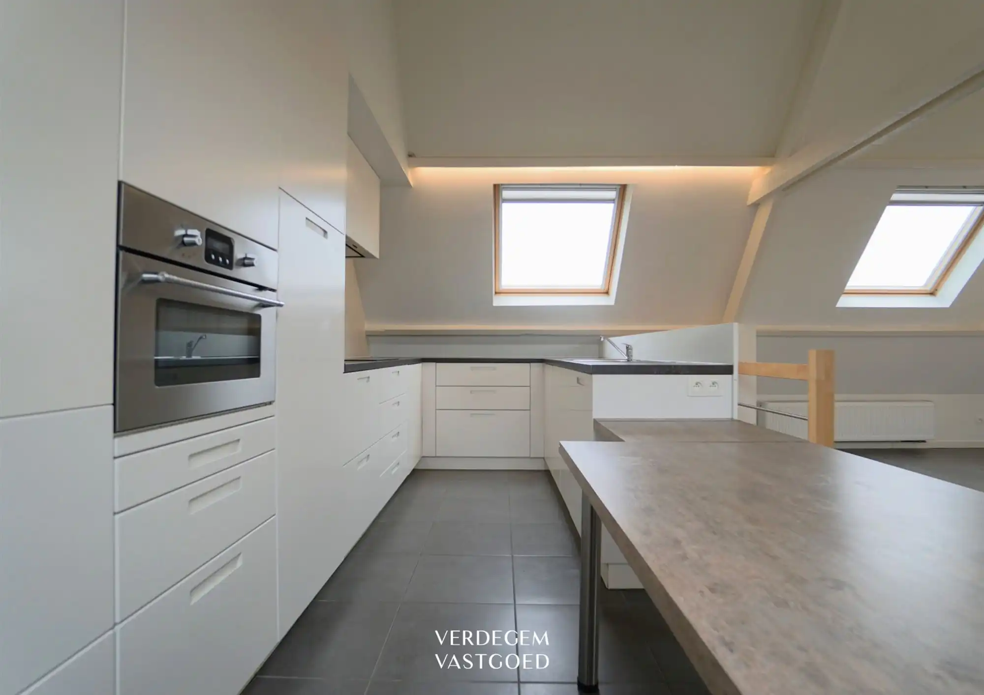 Instapklaar duplexappartement met karaktervolle leefruimte en 2 slaapkamers foto 4