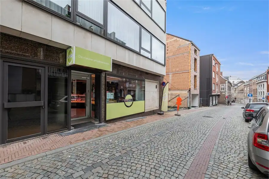 KNAPPE HANDELSRUIMTE IN HET CENTRUM VAN SINT-TRUIDEN foto 3