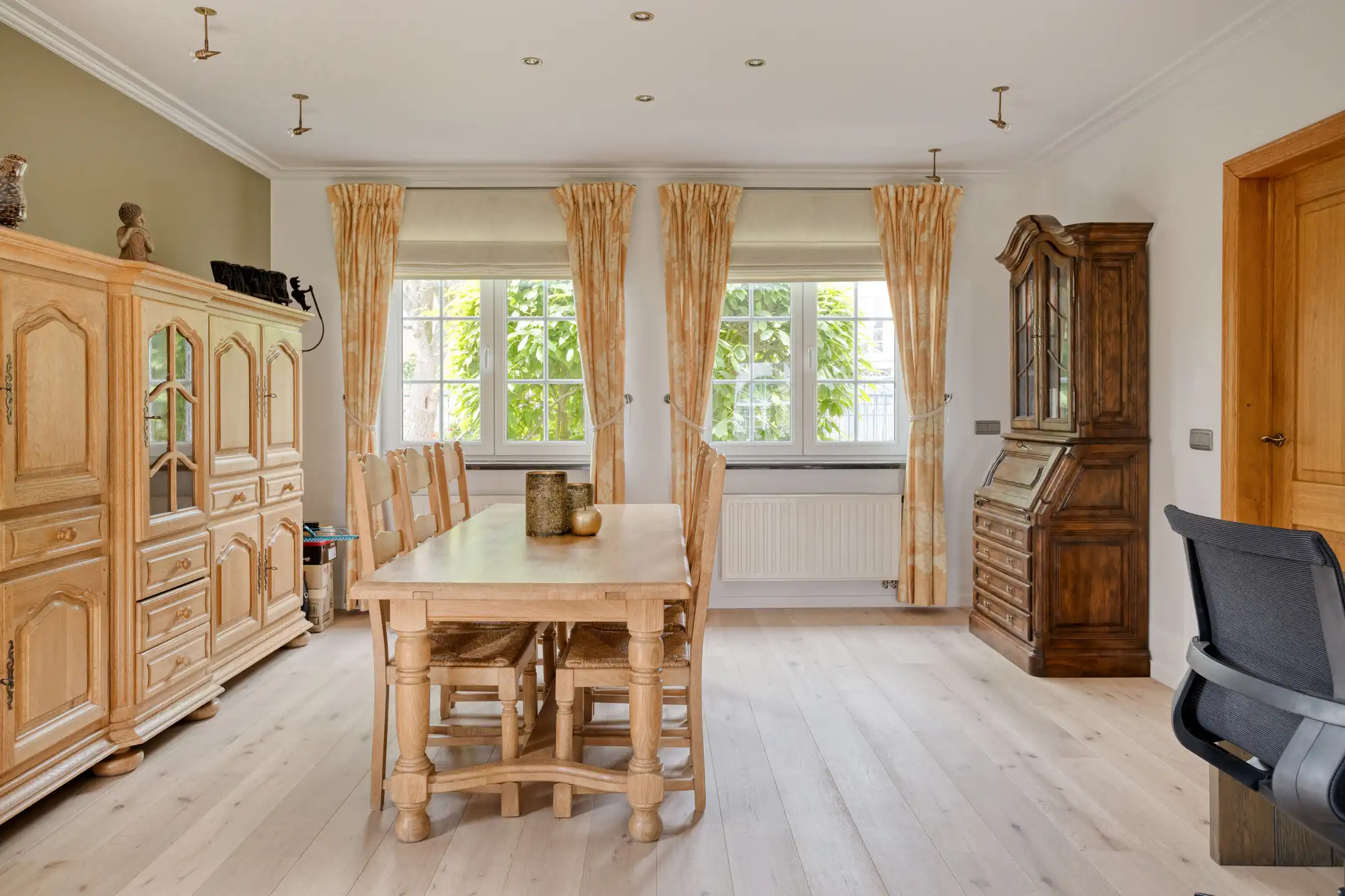 TOP onderhouden villa op uitzonderlijk perceel foto 6