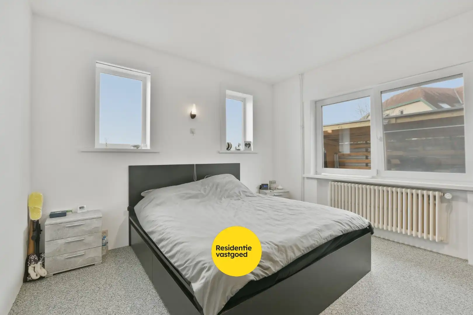 Instapklare en volledig gerenoveerde bungalow met 3 slaapkamers, tuin en garage vlak bij bos en centrum van De Haan foto 13