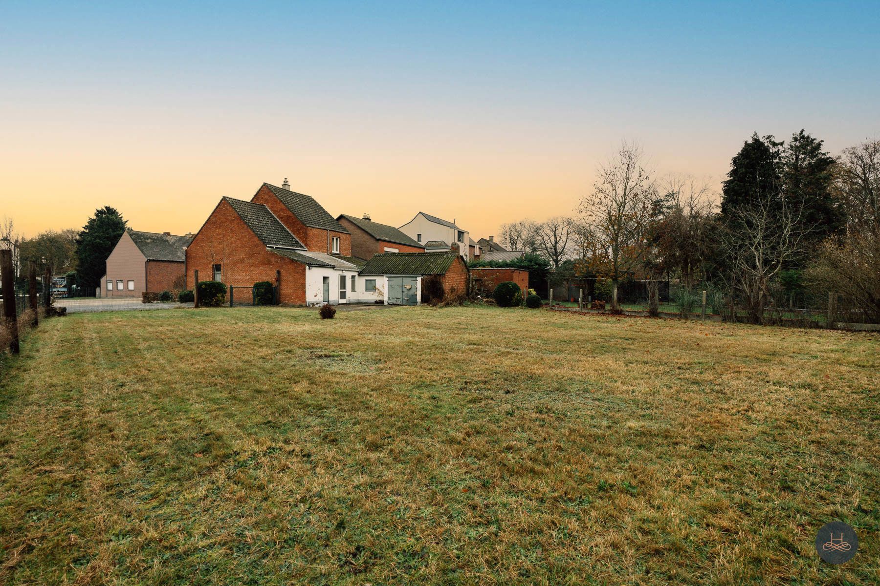 Renovatiewoning op knap perceel foto 2